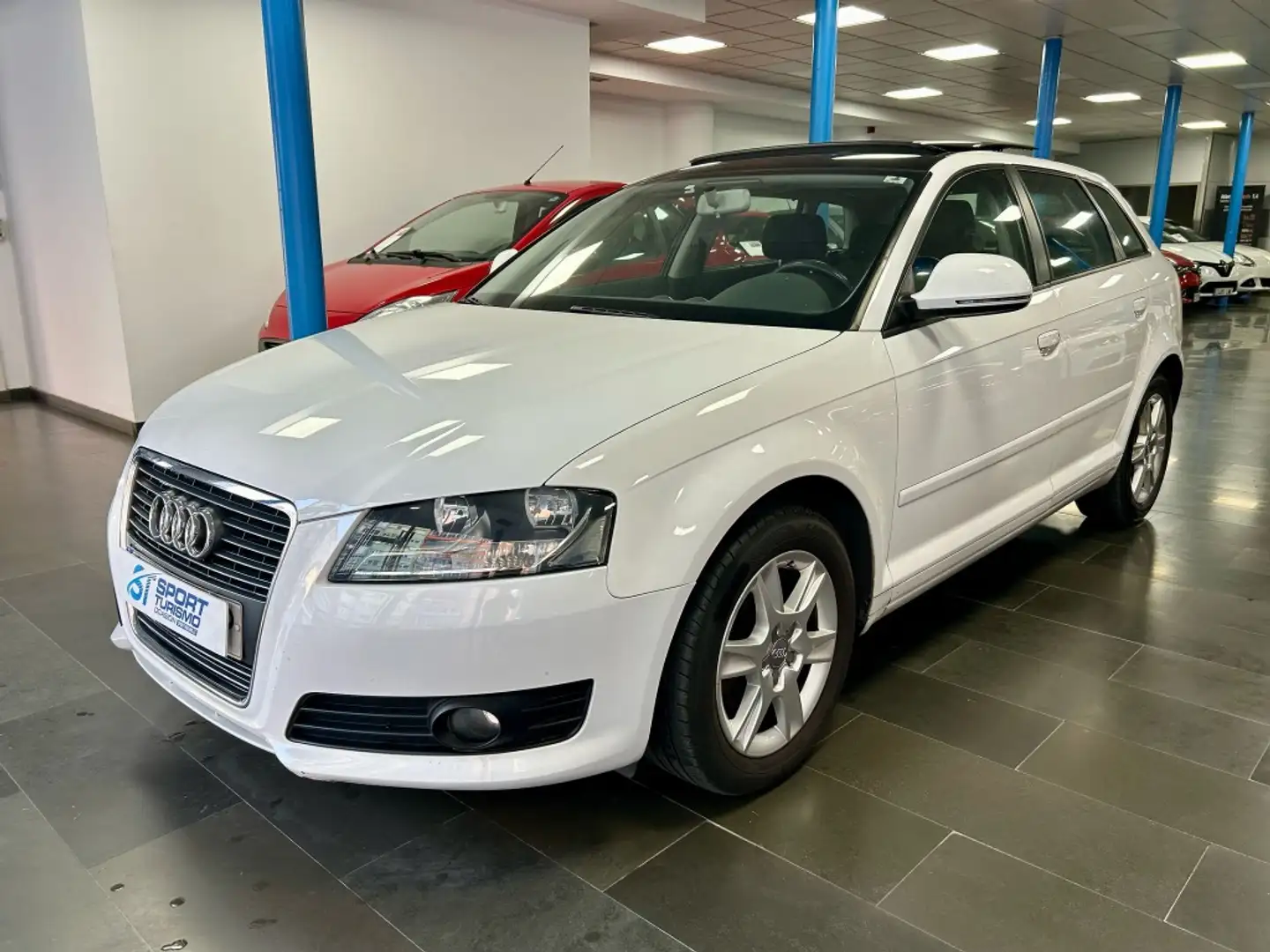 Audi A3 Sportback 1.6TDI Attraction Biały - 1