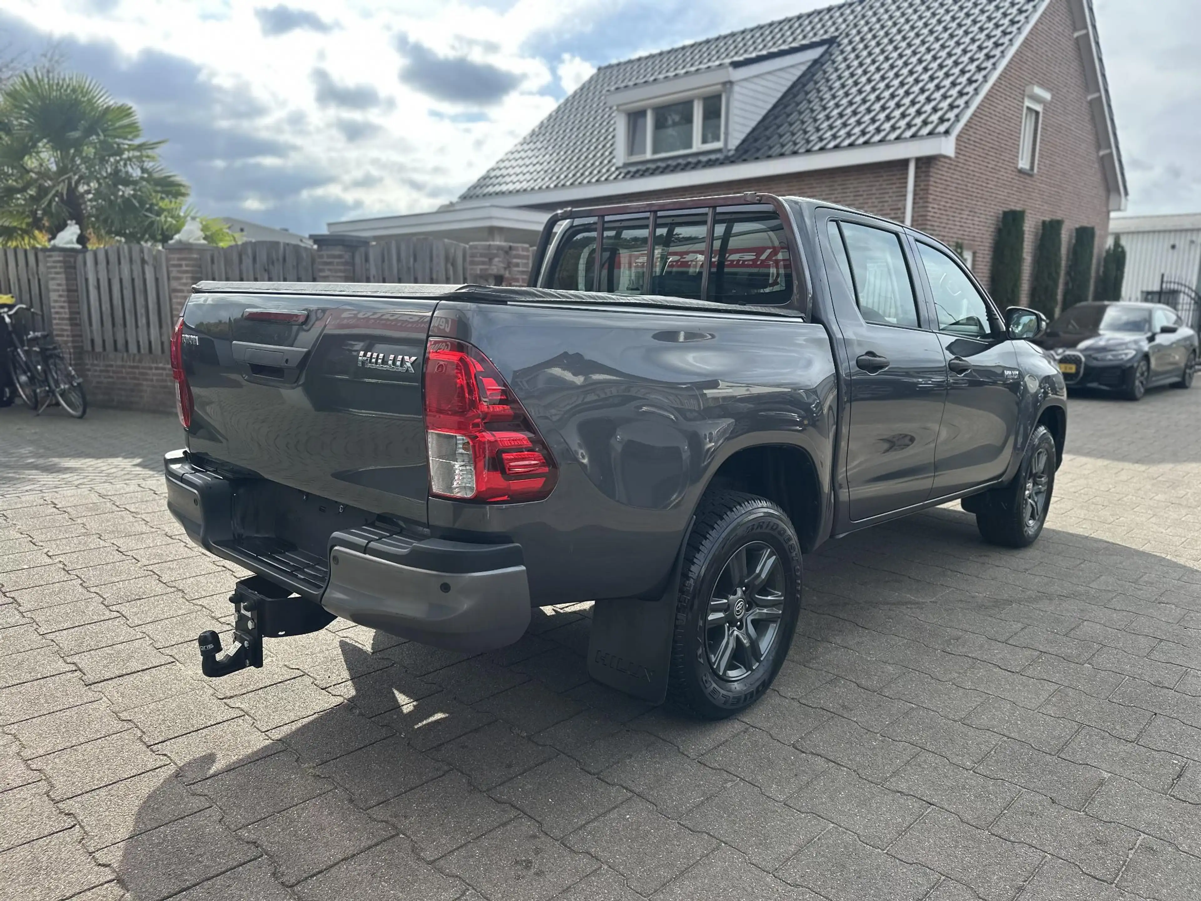 Toyota Hilux 2.4 D-4D Double Cab Cool Comfort — photo 11