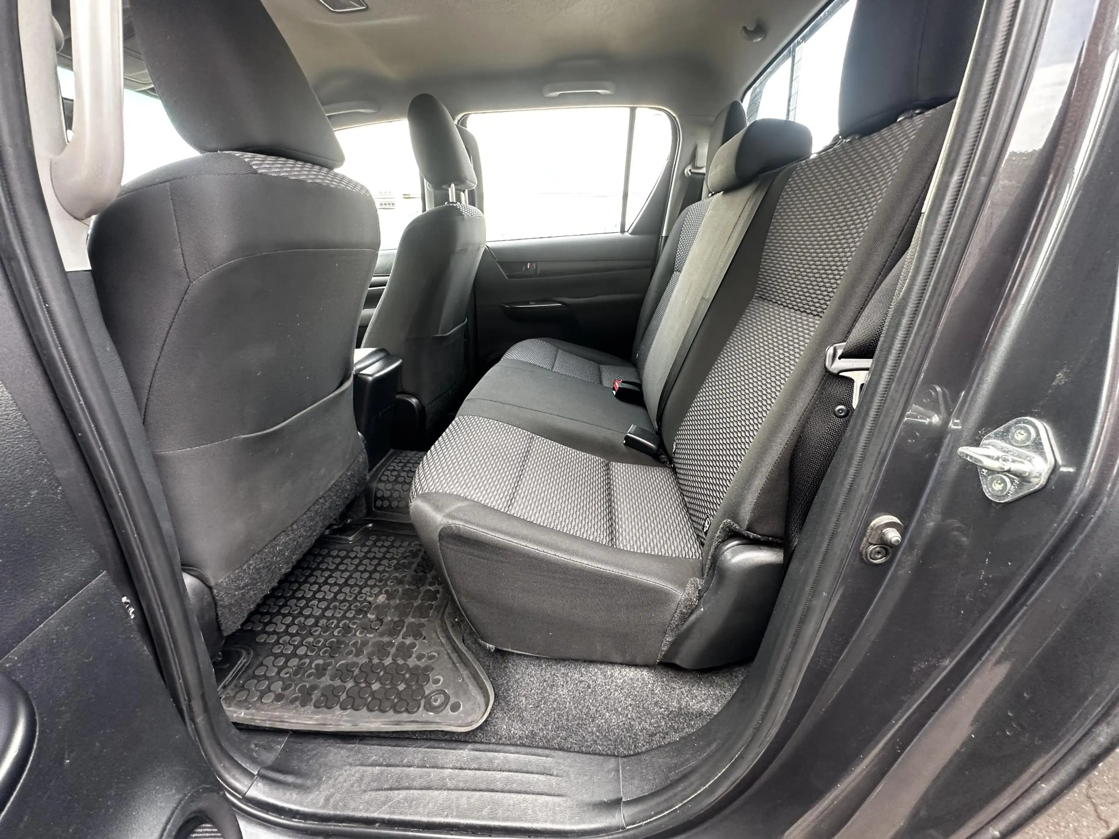 Toyota Hilux 2.4 D-4D Double Cab Cool Comfort — photo 7
