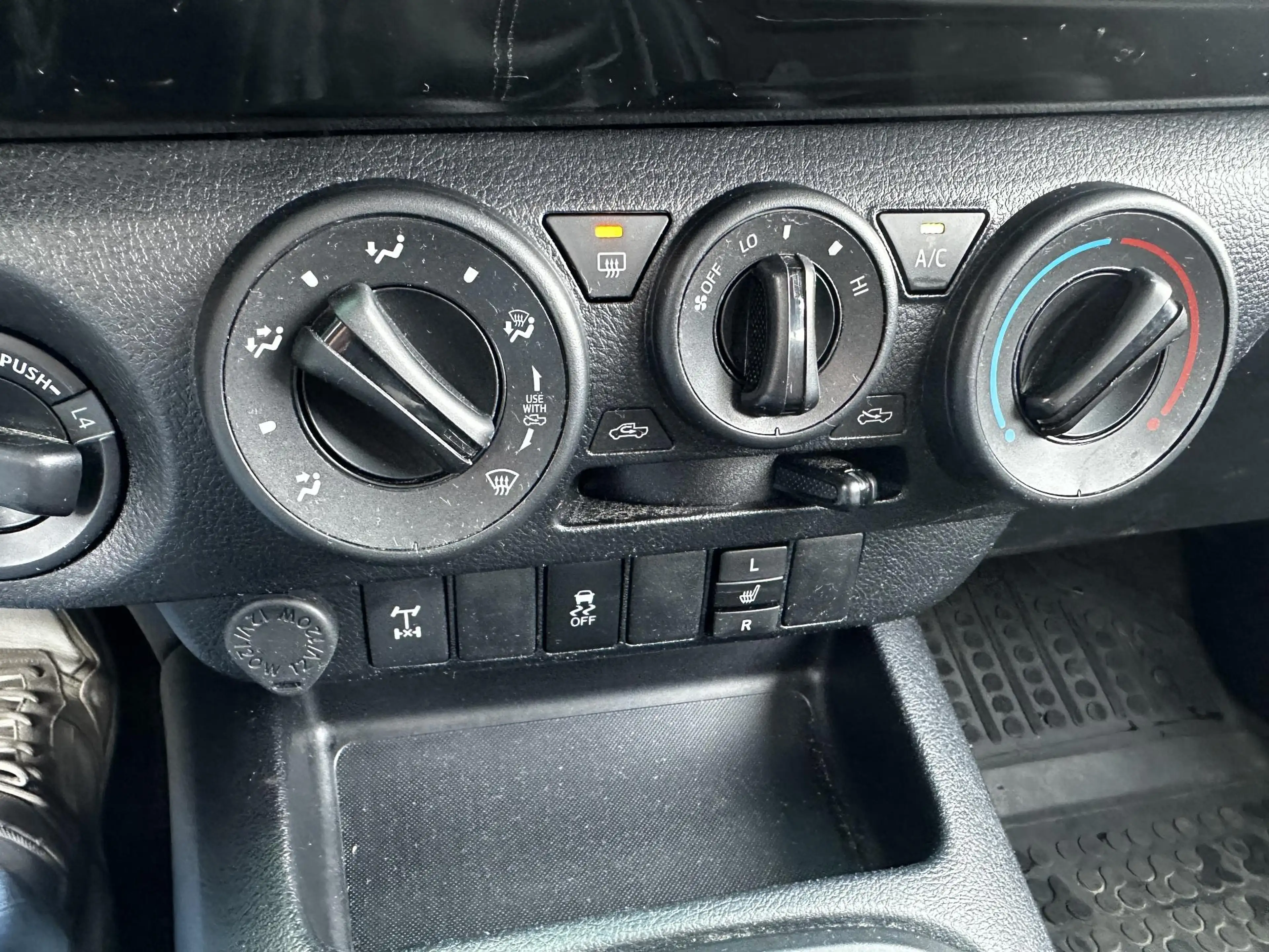 Toyota Hilux 2.4 D-4D Double Cab Cool Comfort — photo 15