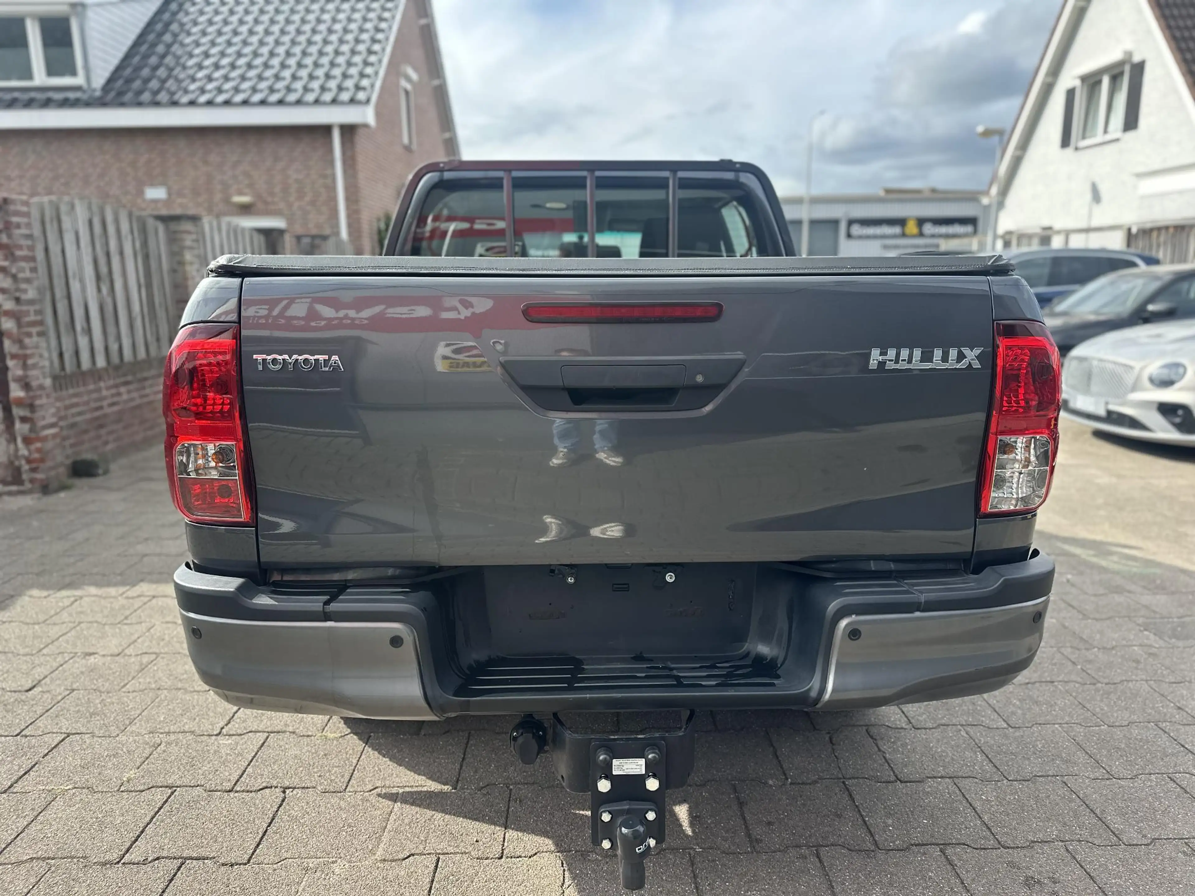 Toyota Hilux 2.4 D-4D Double Cab Cool Comfort — photo 8