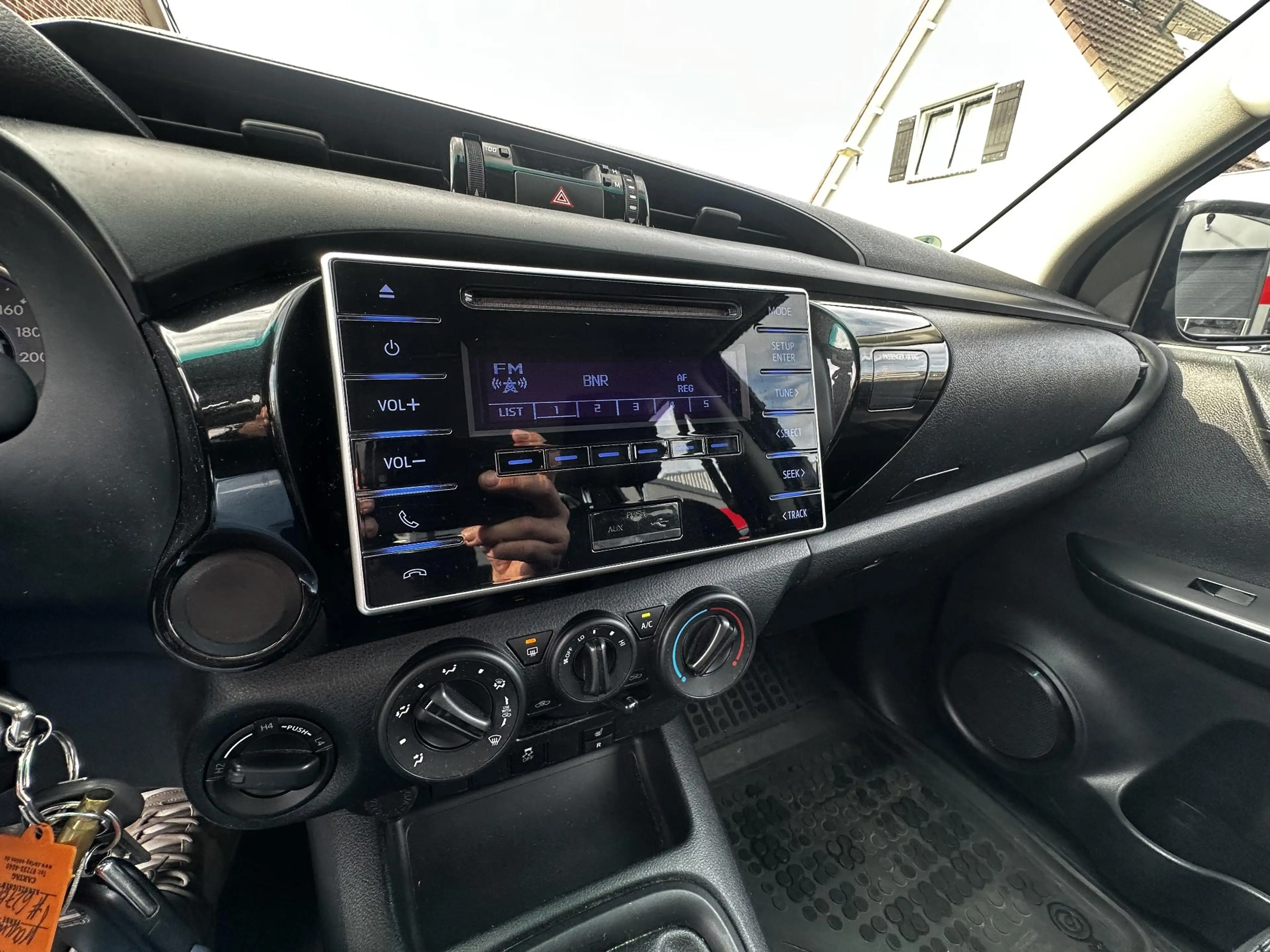 Toyota Hilux 2.4 D-4D Double Cab Cool Comfort — photo 13