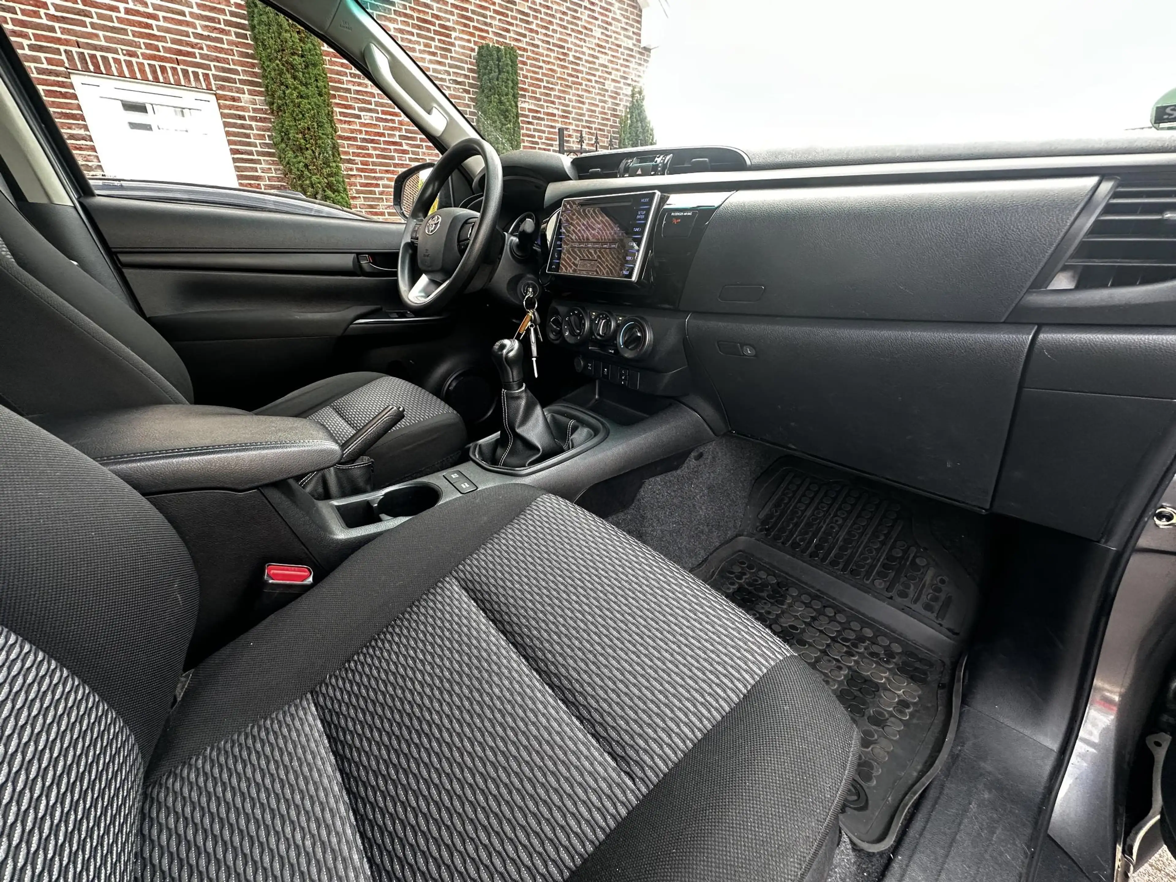Toyota Hilux 2.4 D-4D Double Cab Cool Comfort — photo 19