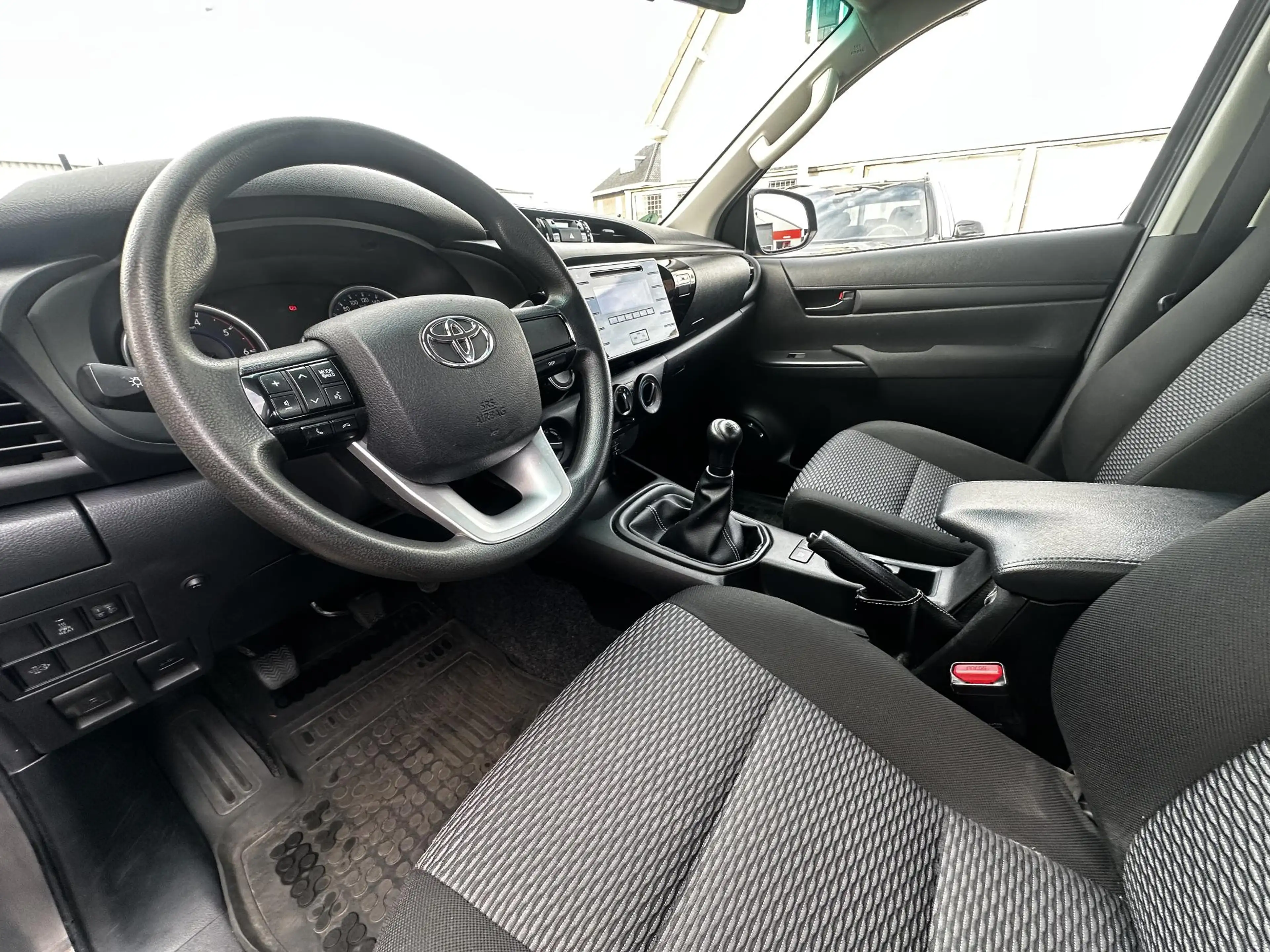 Toyota Hilux 2.4 D-4D Double Cab Cool Comfort — photo 2