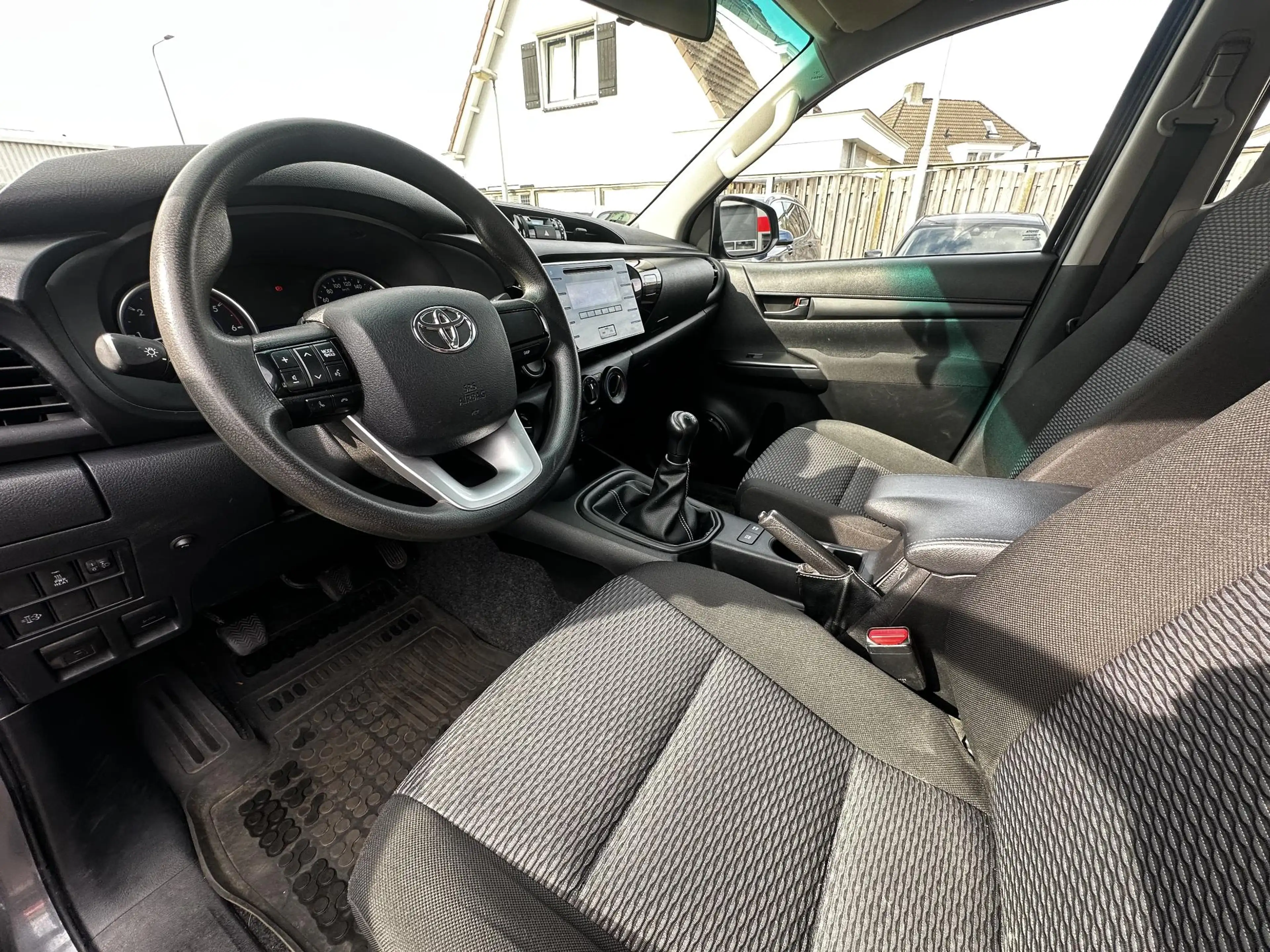 Toyota Hilux 2.4 D-4D Double Cab Cool Comfort — photo 9