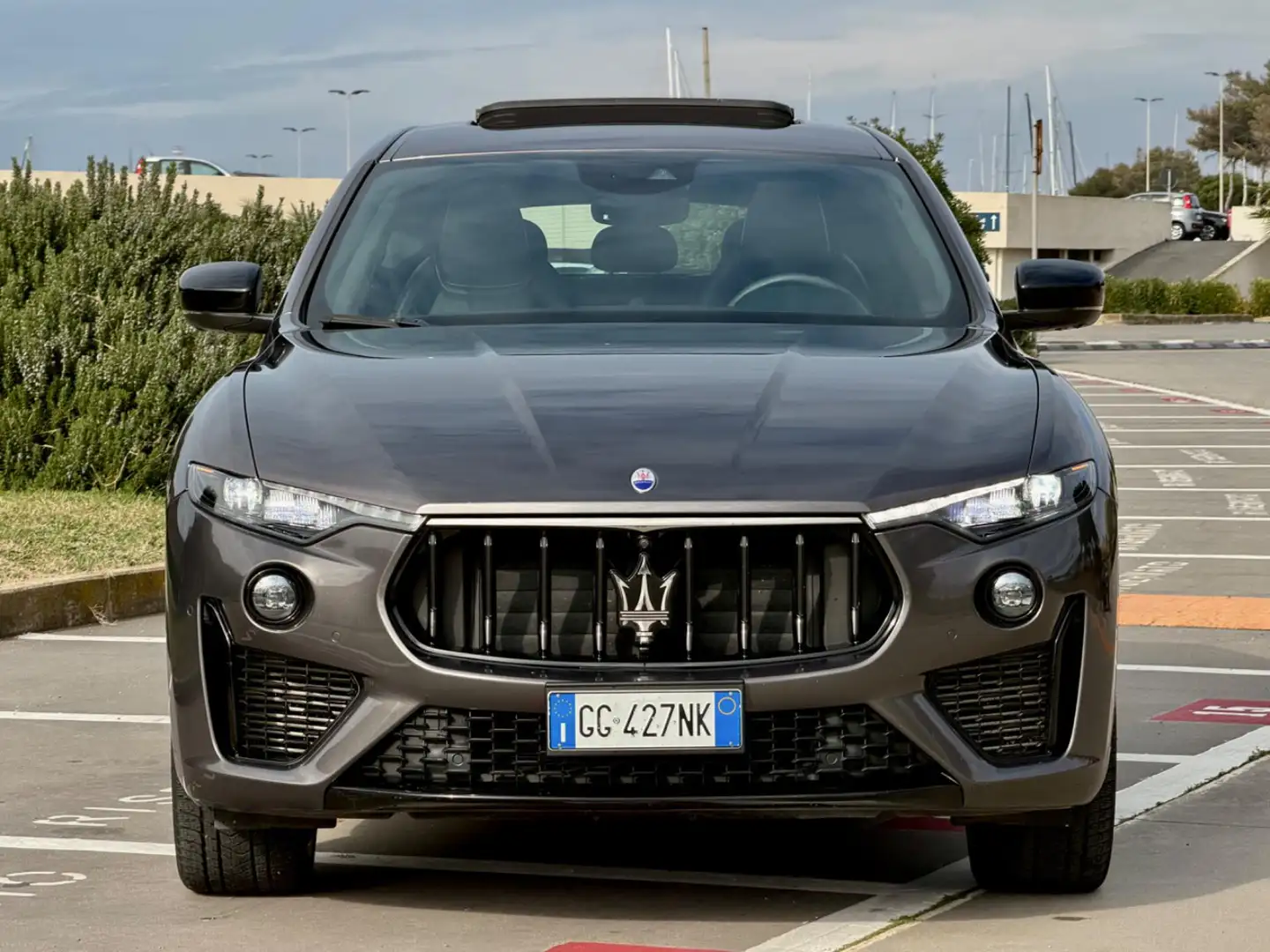 Maserati Levante MY22 GRANSPORT+TETTO+BLACK PACK+PINZE GIALLE Gris - 2
