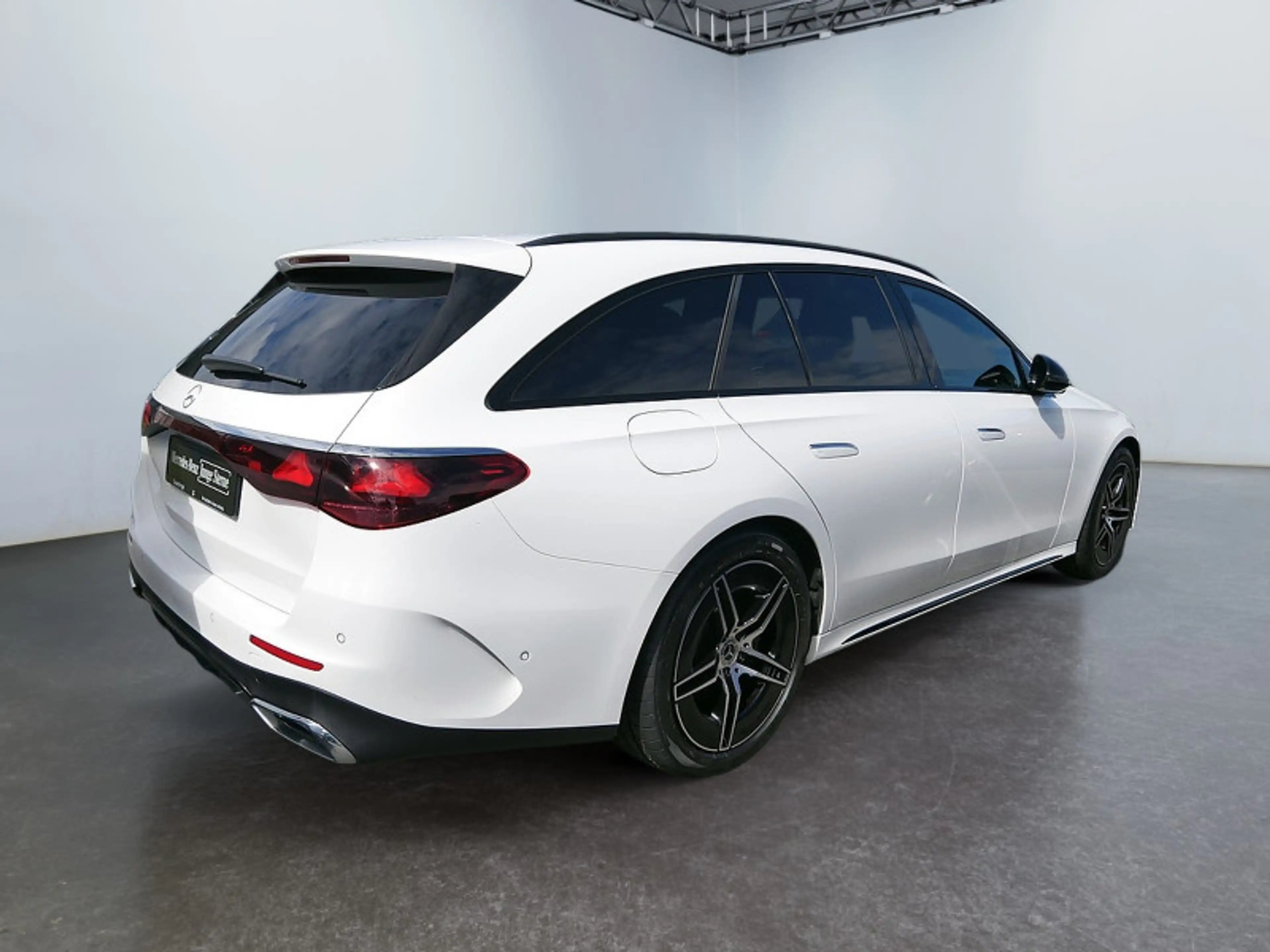 Mercedes-Benz E 200 T , AMG NIGHT AHK DISTR KAMERA PANO SPUR — photo 5