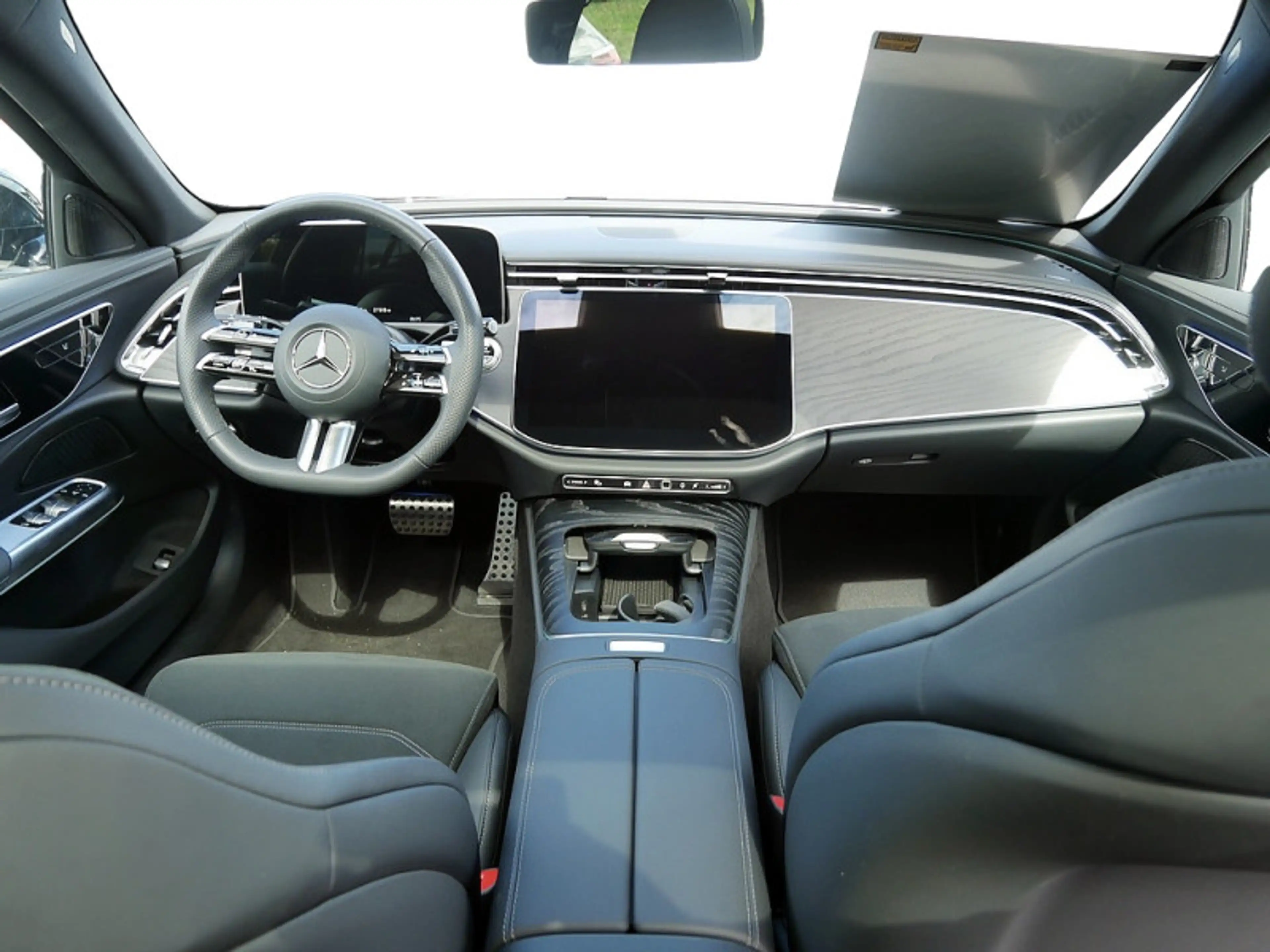Mercedes-Benz E 200 T , AMG NIGHT AHK DISTR KAMERA PANO SPUR — photo 8