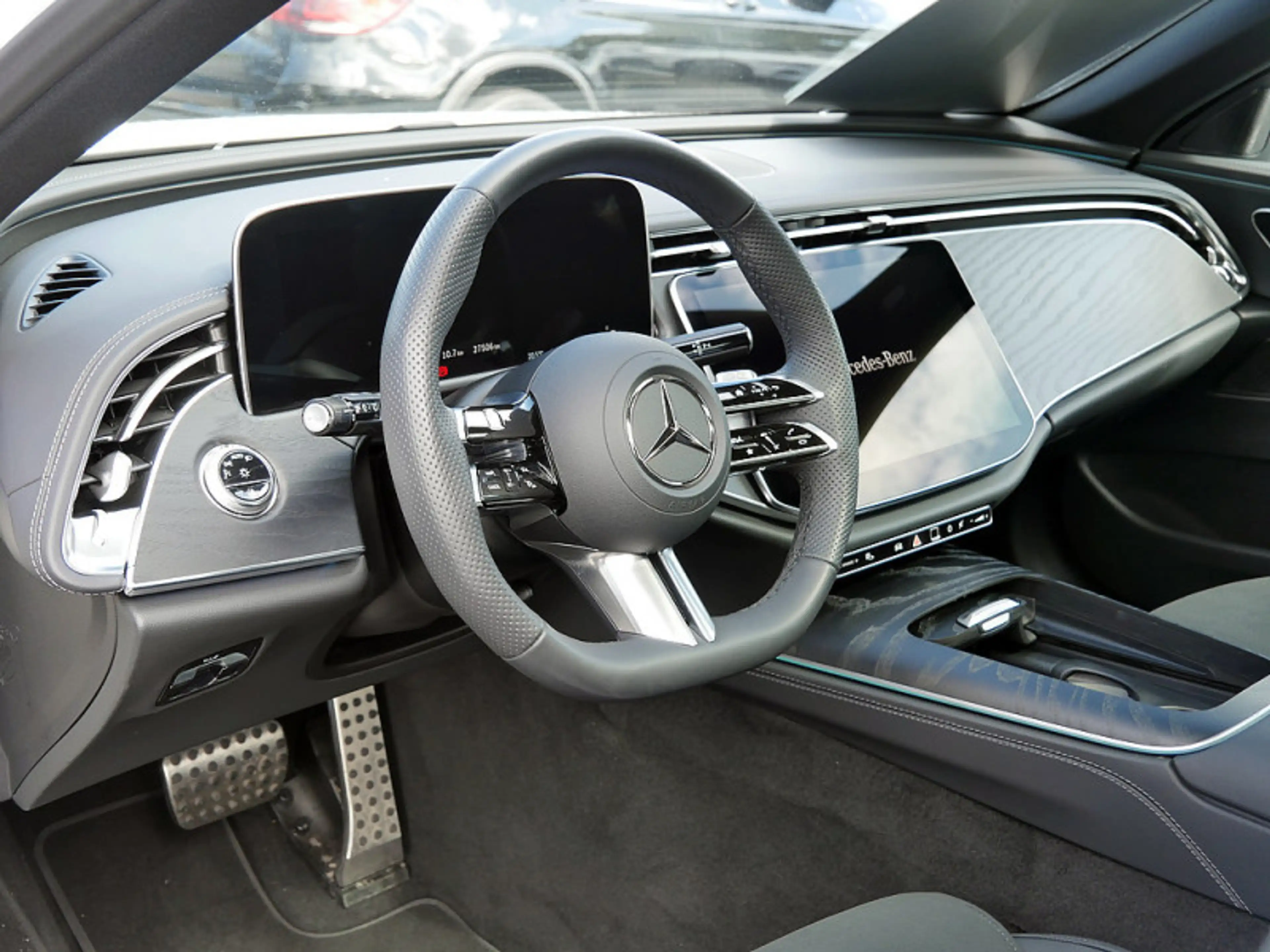 Mercedes-Benz E 200 T , AMG NIGHT AHK DISTR KAMERA PANO SPUR — photo 12