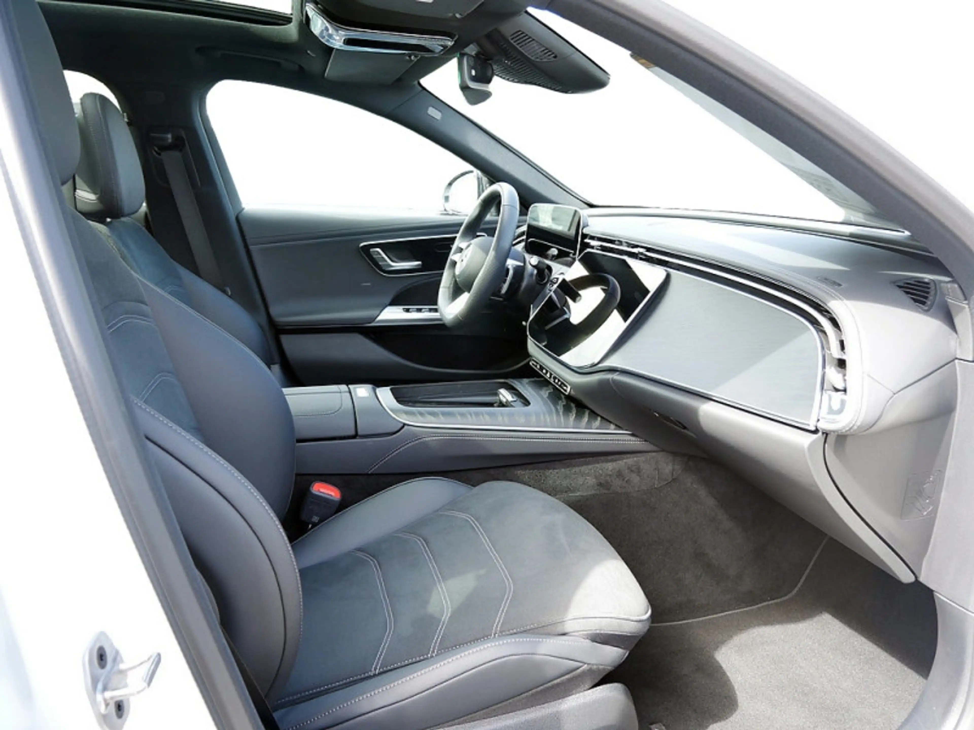 Mercedes-Benz E 200 T , AMG NIGHT AHK DISTR KAMERA PANO SPUR — photo 6