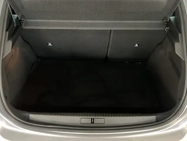 Peugeot 208 view 10