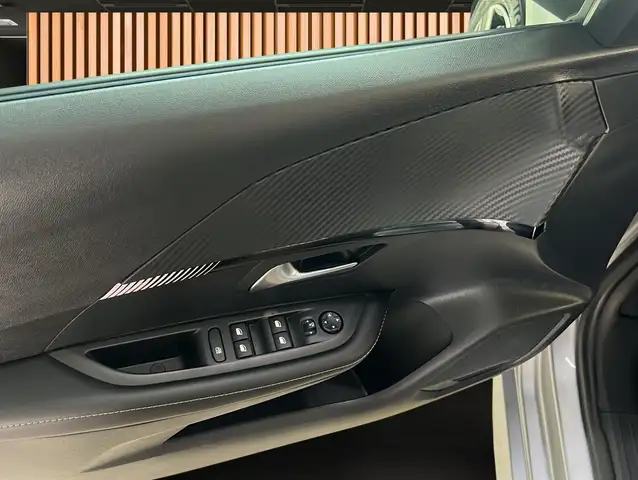 Peugeot 208 view 8