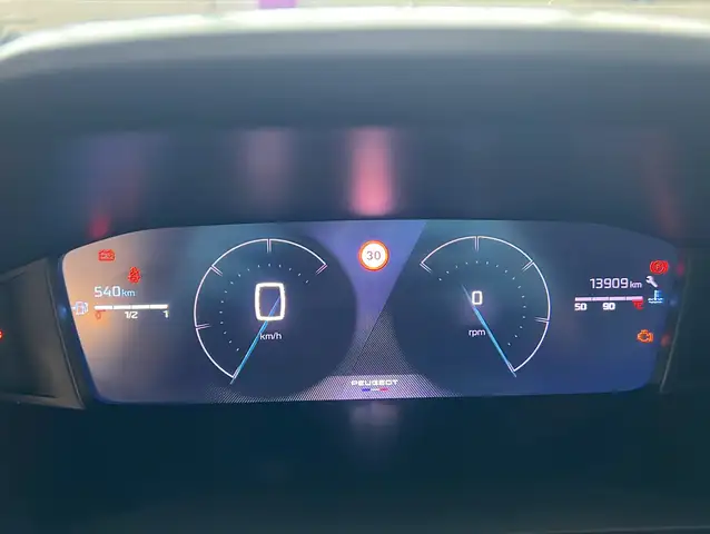 Peugeot 208 view 13