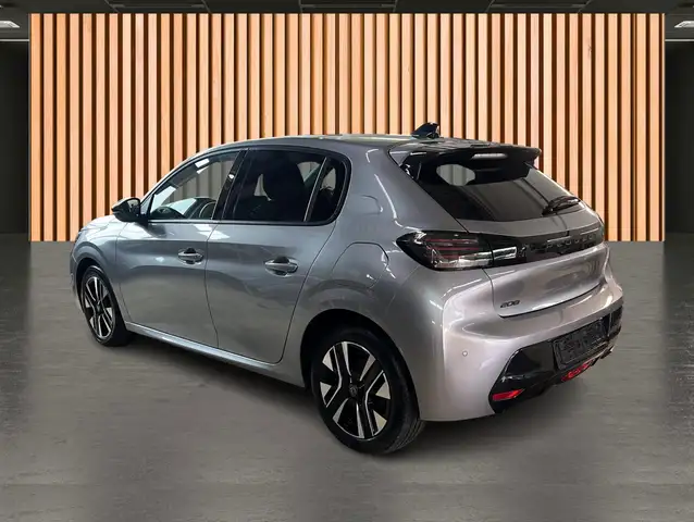 Peugeot 208 view 5