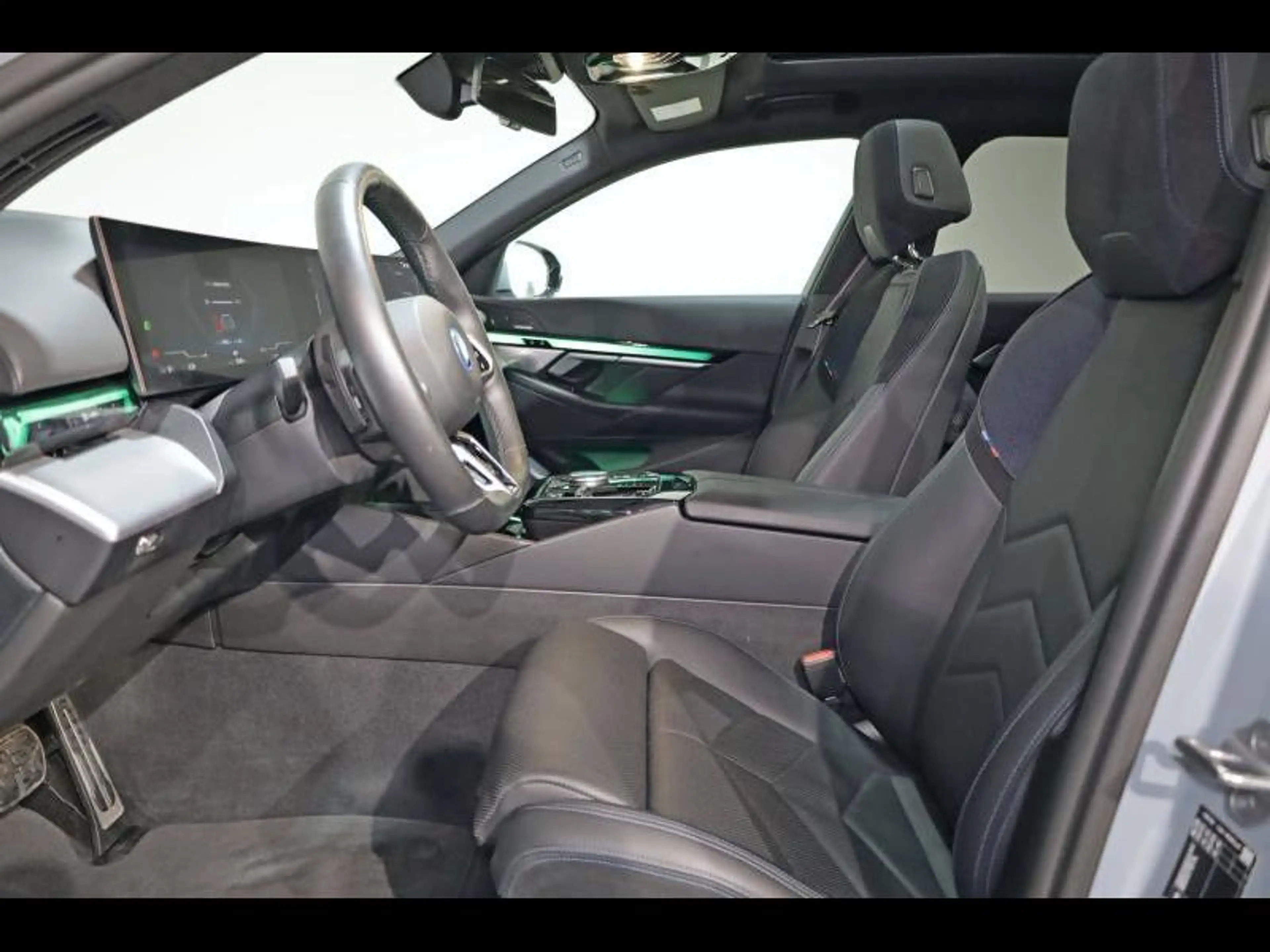 BMW i5 eDrive40 Touring Kit M Sport — photo 9
