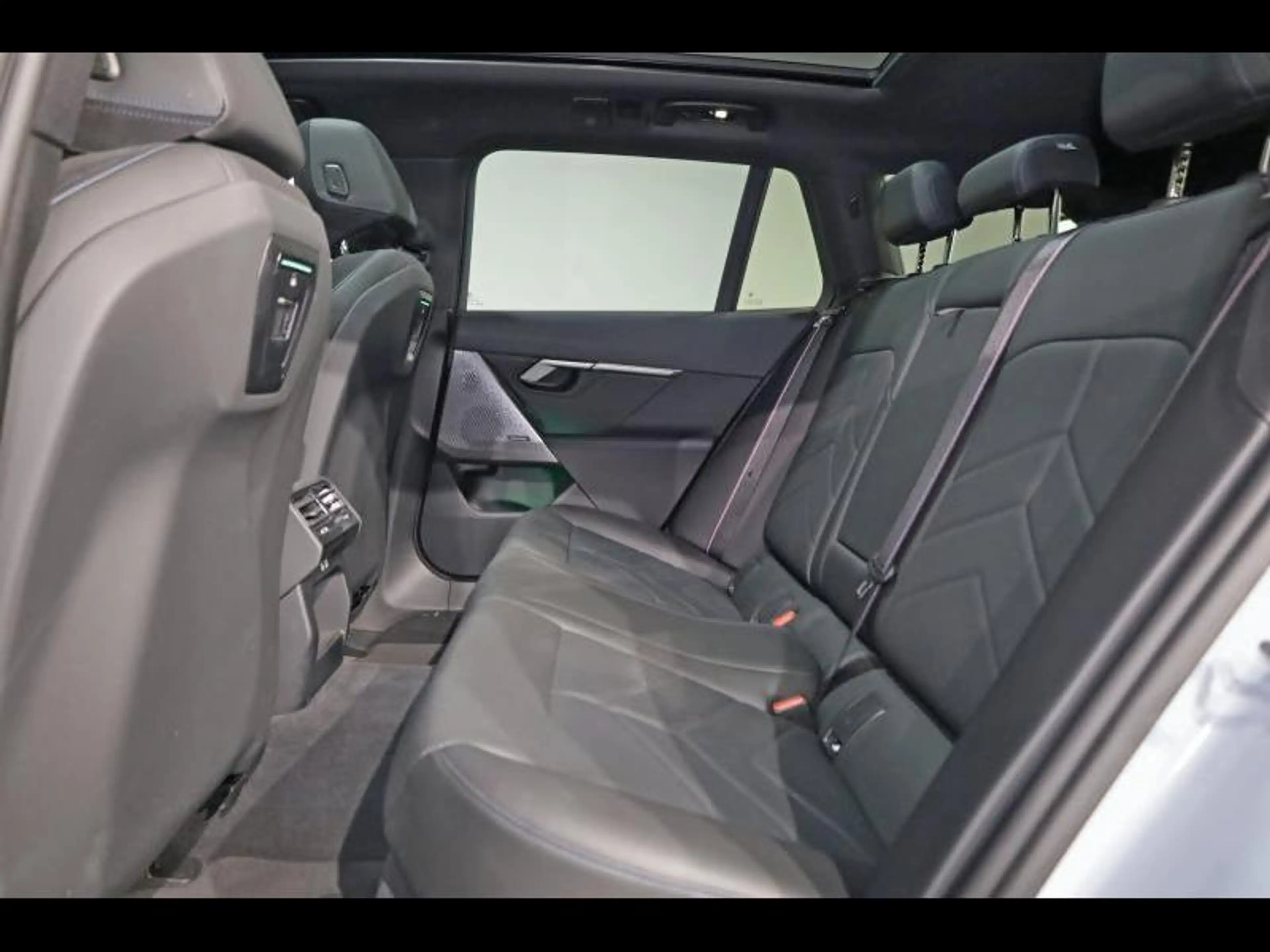 BMW i5 eDrive40 Touring Kit M Sport — photo 10
