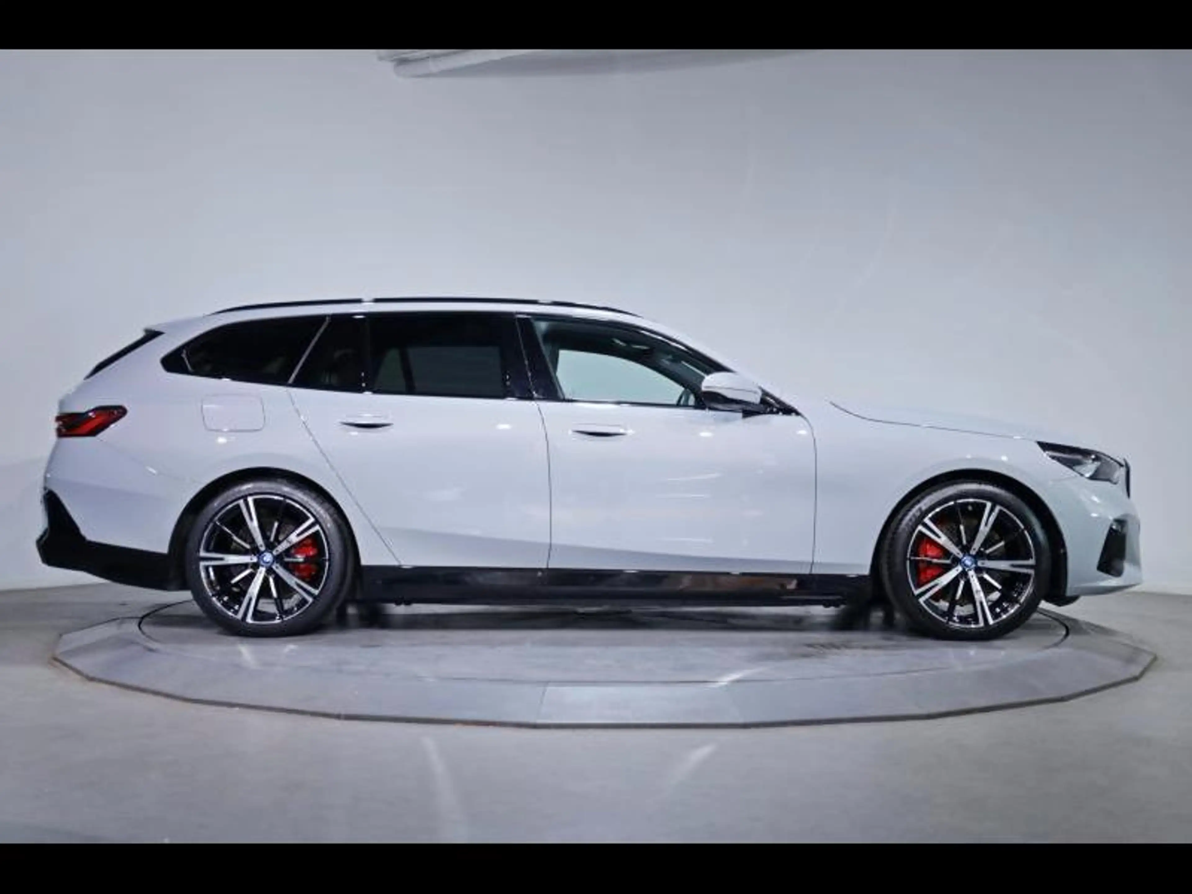 BMW i5 eDrive40 Touring Kit M Sport — photo 3