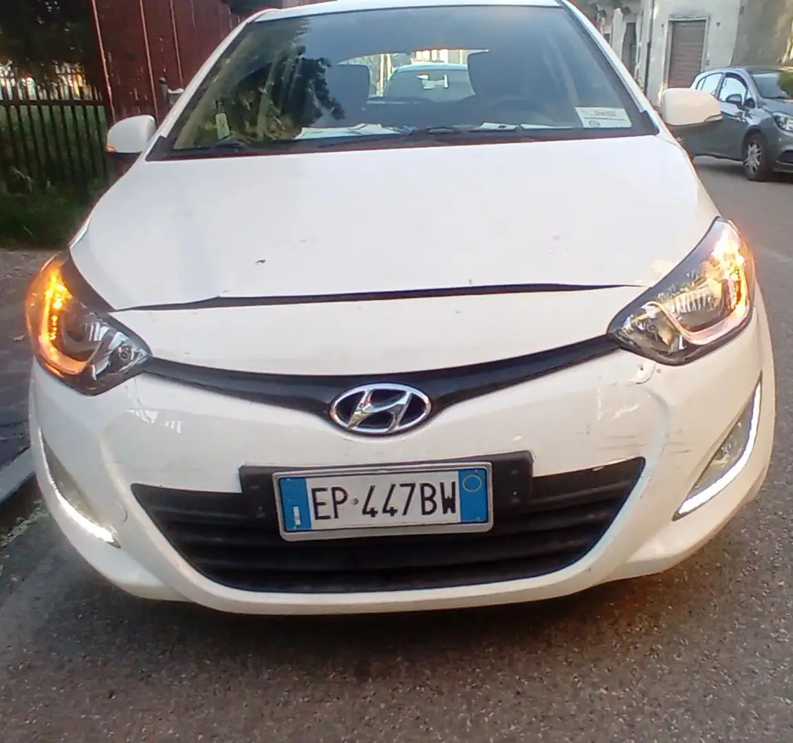 Hyundai i20 i20 I 2012 5p 1.2 Classic econext (bluedrive) Gpl Blanco - 2