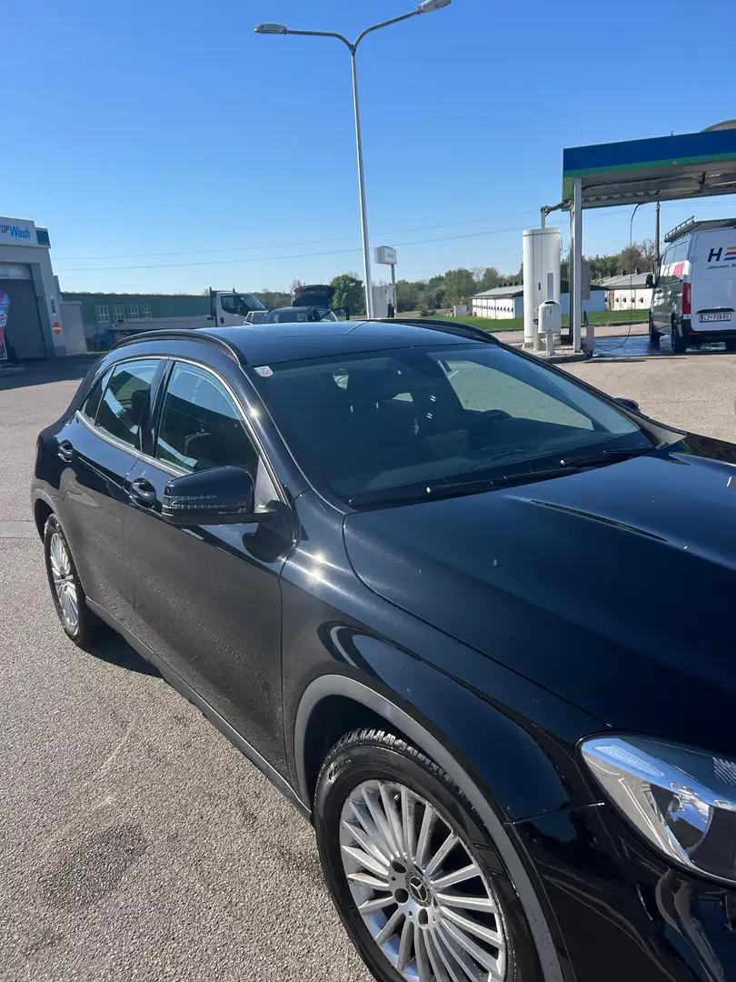 Mercedes-Benz GLA 180 GLA 180 d Schwarz - 2