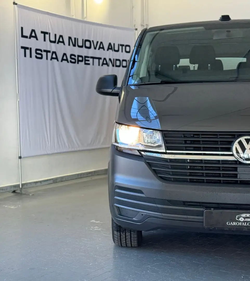 Volkswagen T6.1 Multivan 2.0 tdi Comfortline 150cv dsg 9 posti Grijs - 2