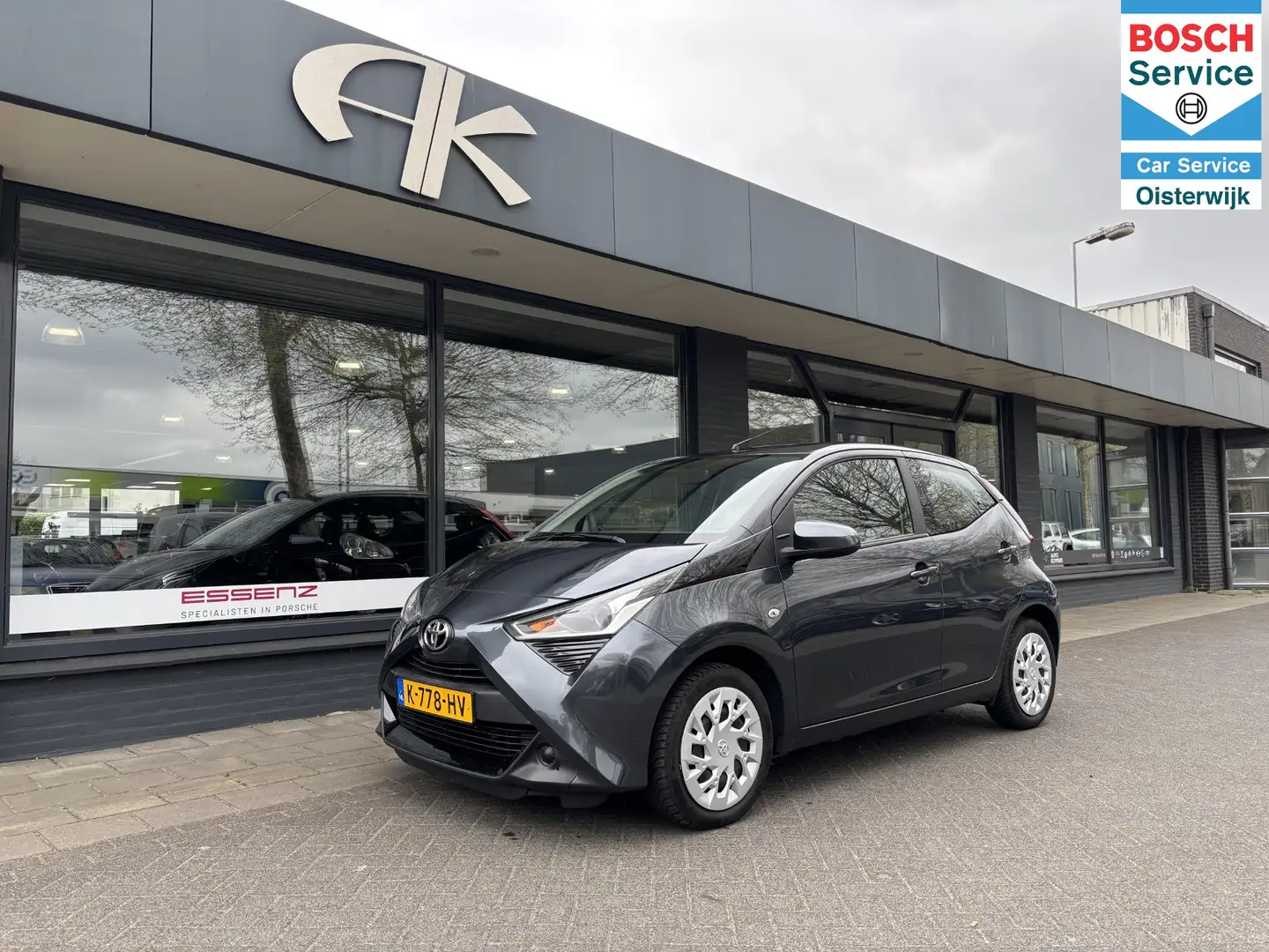 Toyota Aygo 1.0 VVT-i x-play Grijs - 1