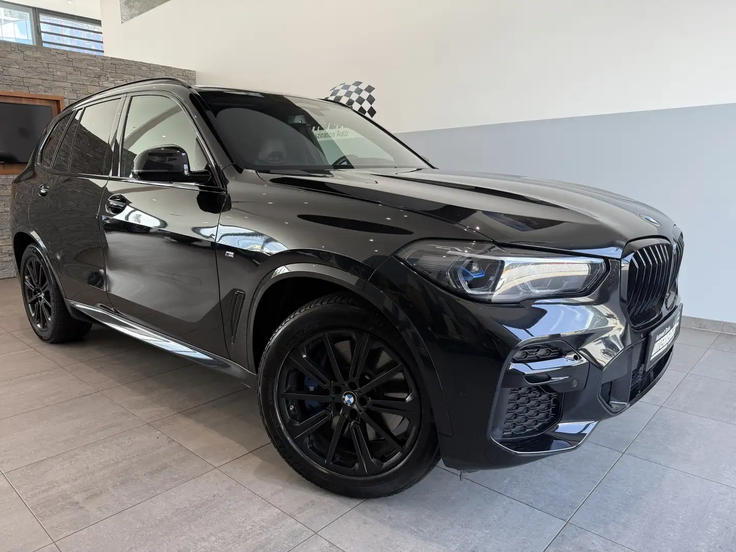 BMW X5 xDrive40d 48V Aut. M Sportpaket Head-Up HiFi Zwart - 1