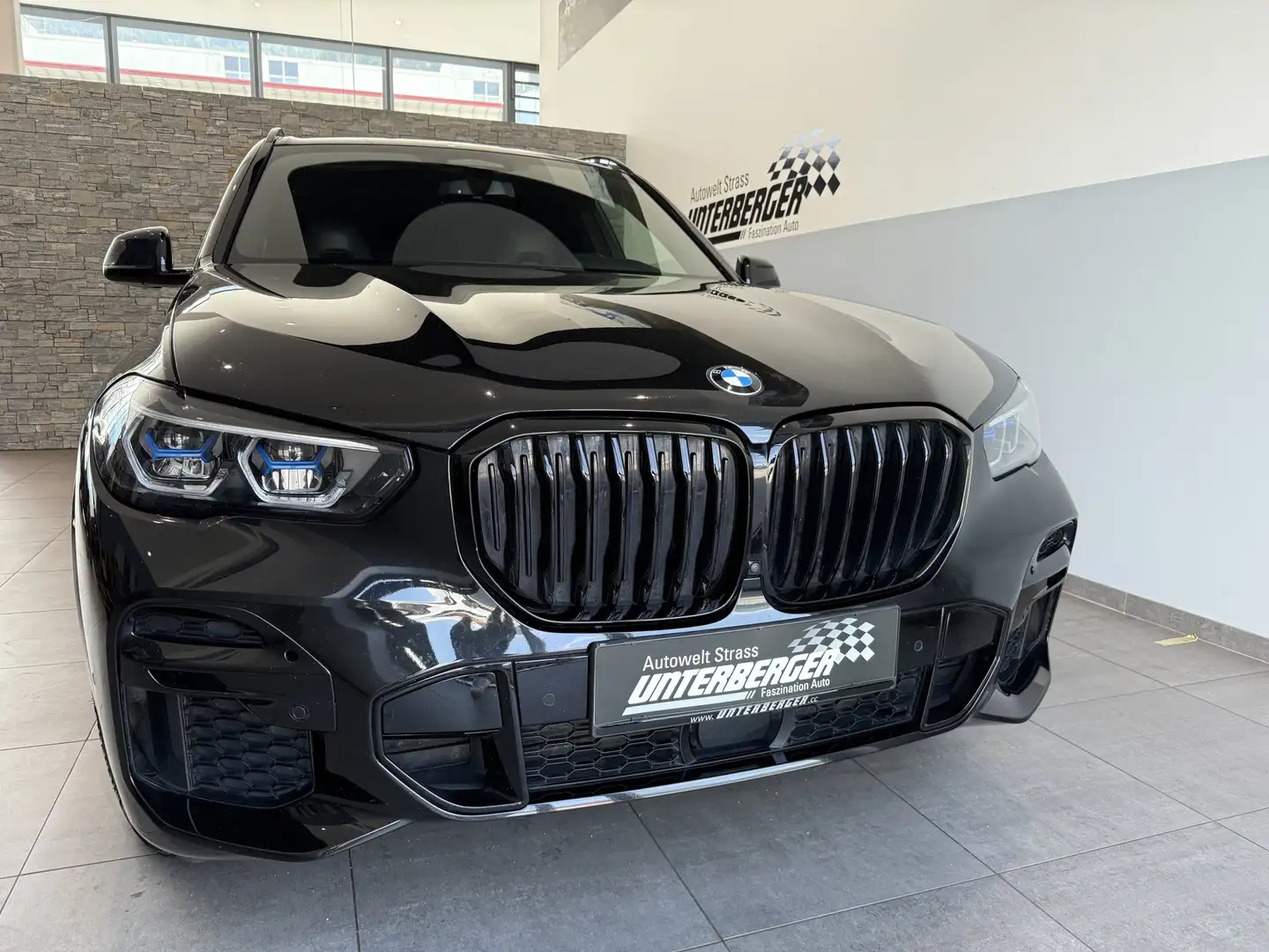 BMW X5 xDrive40d 48V Aut. M Sportpaket Head-Up HiFi Zwart - 2
