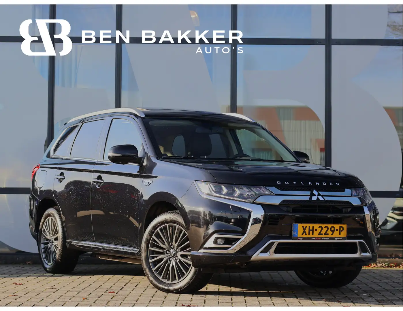 Mitsubishi Outlander 2.4 PHEV Intense+ | Pano | Trekhaak | Camera | App Noir - 1