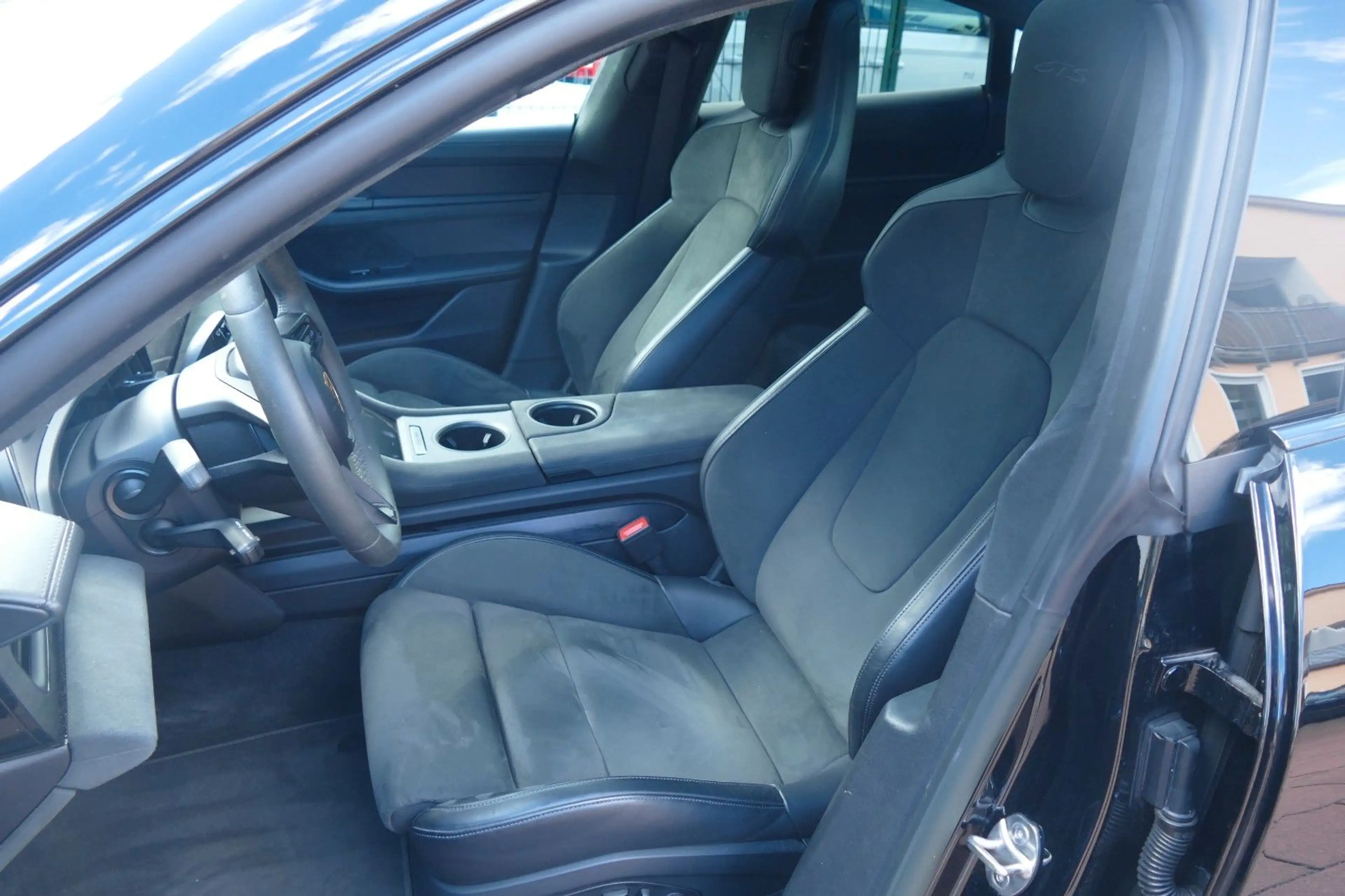 Porsche Taycan GTS Approved Garantie Pannorama Mod 2023 — photo 10
