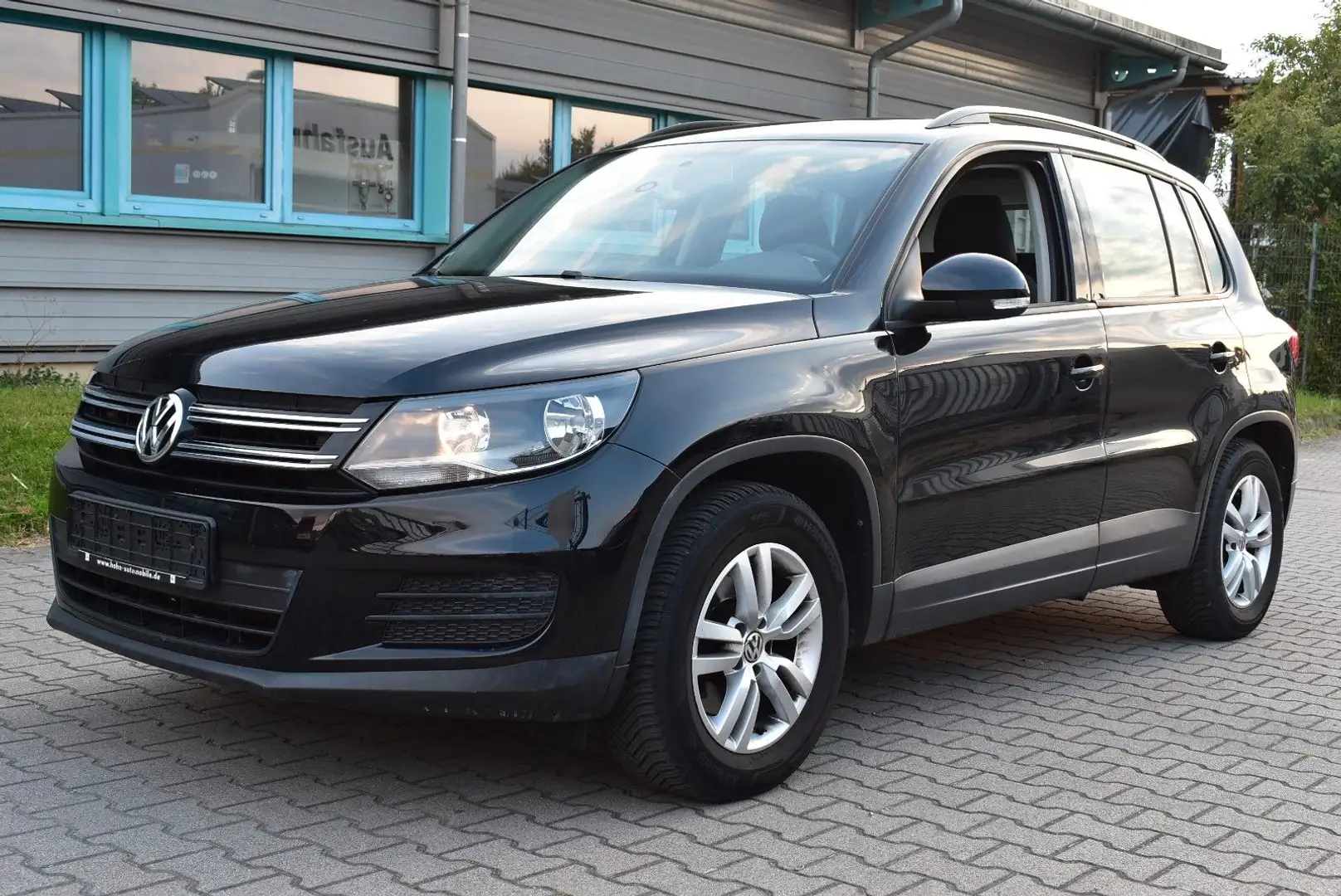 Volkswagen Tiguan Trend & Fun BMT 8 FACH BEREIFT Noir - 1