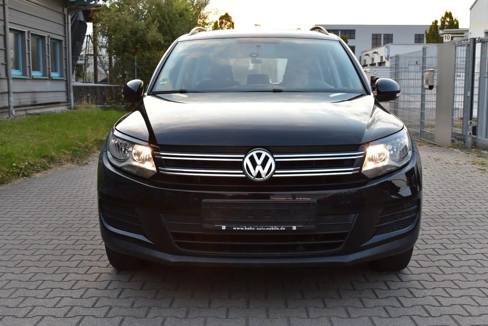 Volkswagen Tiguan Trend & Fun BMT 8 FACH BEREIFT Noir - 2