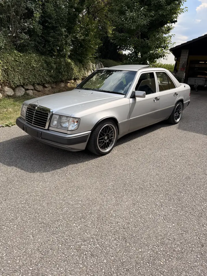 Mercedes-Benz E 320