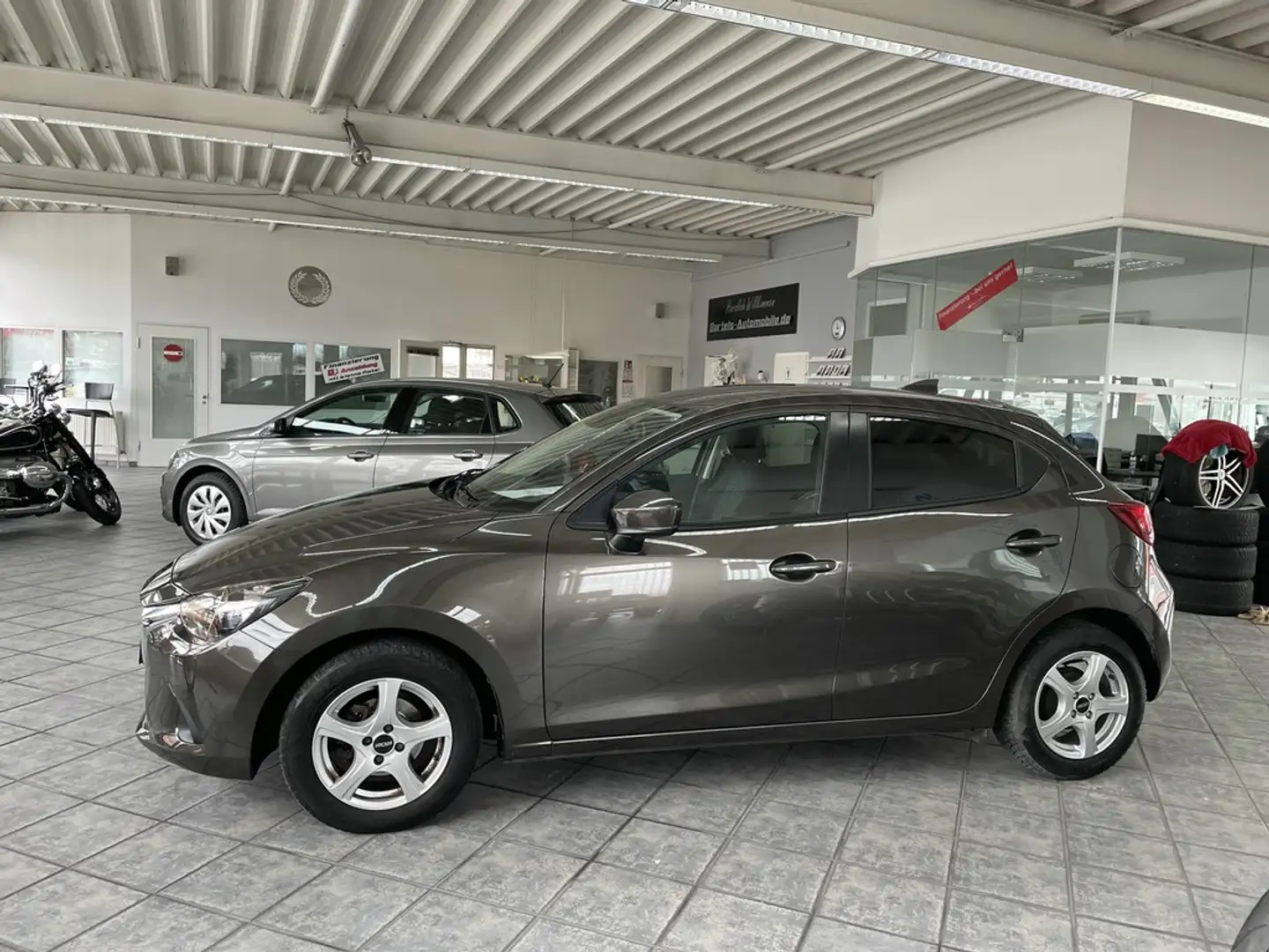 Mazda 2 1.5 SkyActive-G Kizoku, 1.Hand, Klimaautom. Grau - 2