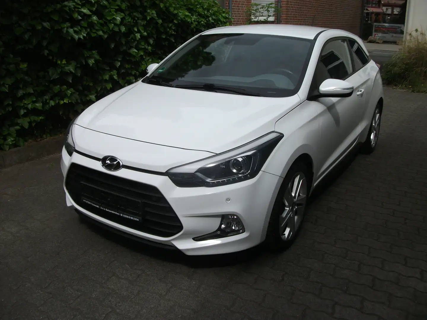 Hyundai i20 Coupe 1.4 Style,2.Hand,17" Alu, gepflegt Weiß - 2