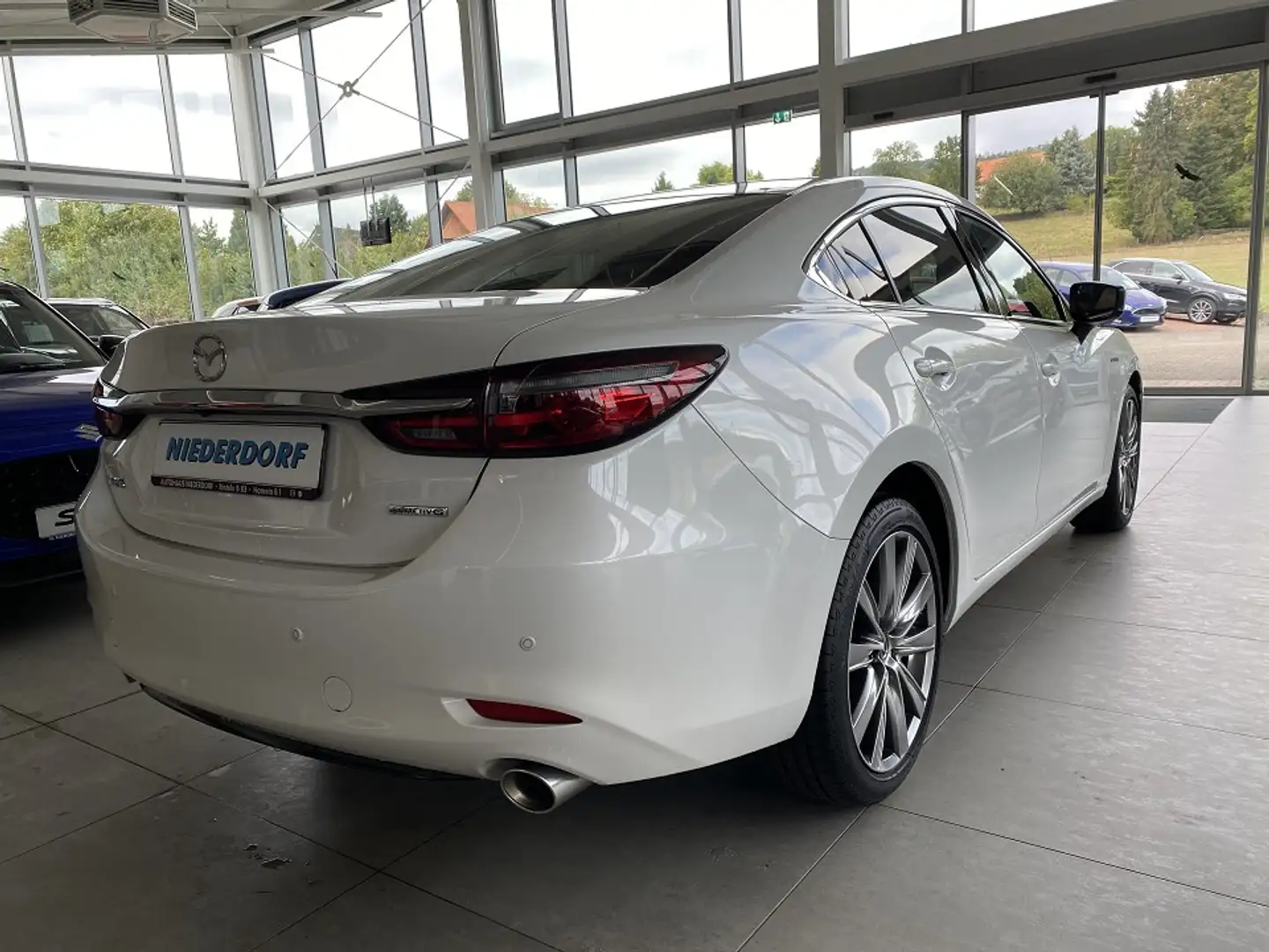 Mazda 6 4-Türer 2.5 20th Anniversary Leder, Bose, GSD, Mat Weiß - 2