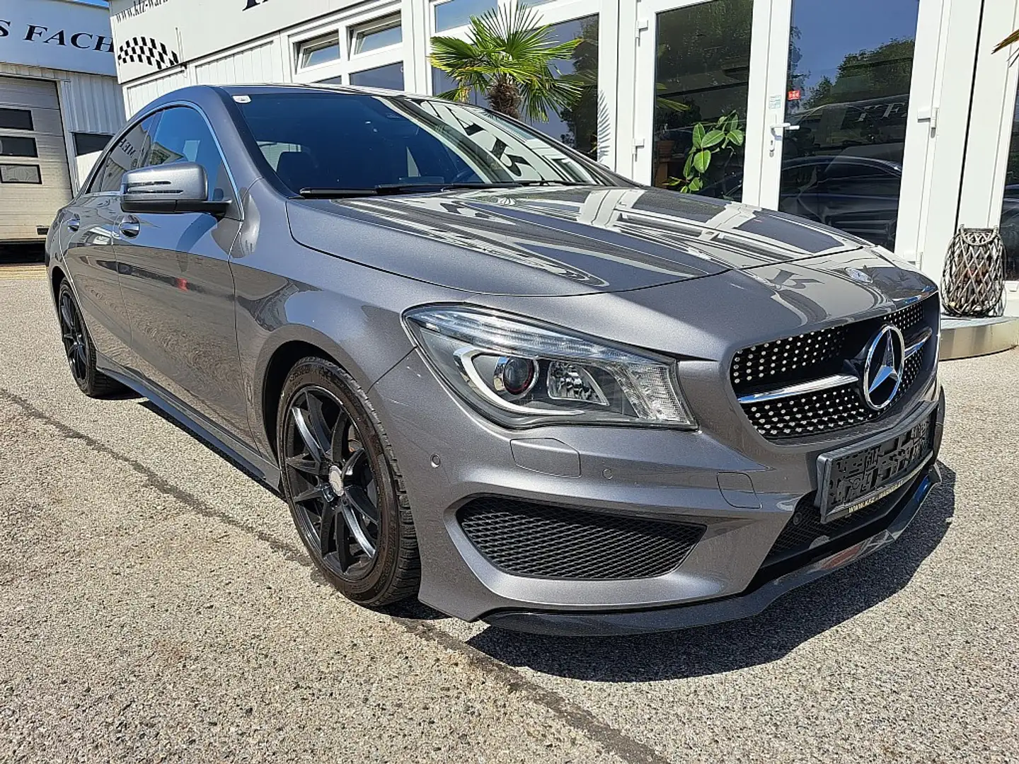 Mercedes-Benz CLA 200 Aut. Gris - 2