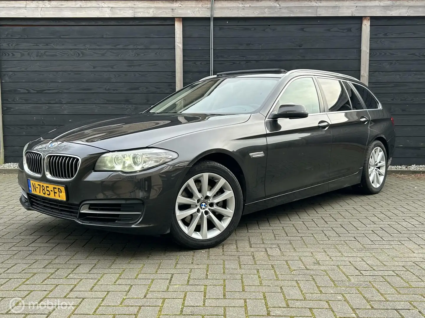BMW 520 5-serie Touring 520xd 184 PK AUT. High Executive 1 Brun - 1