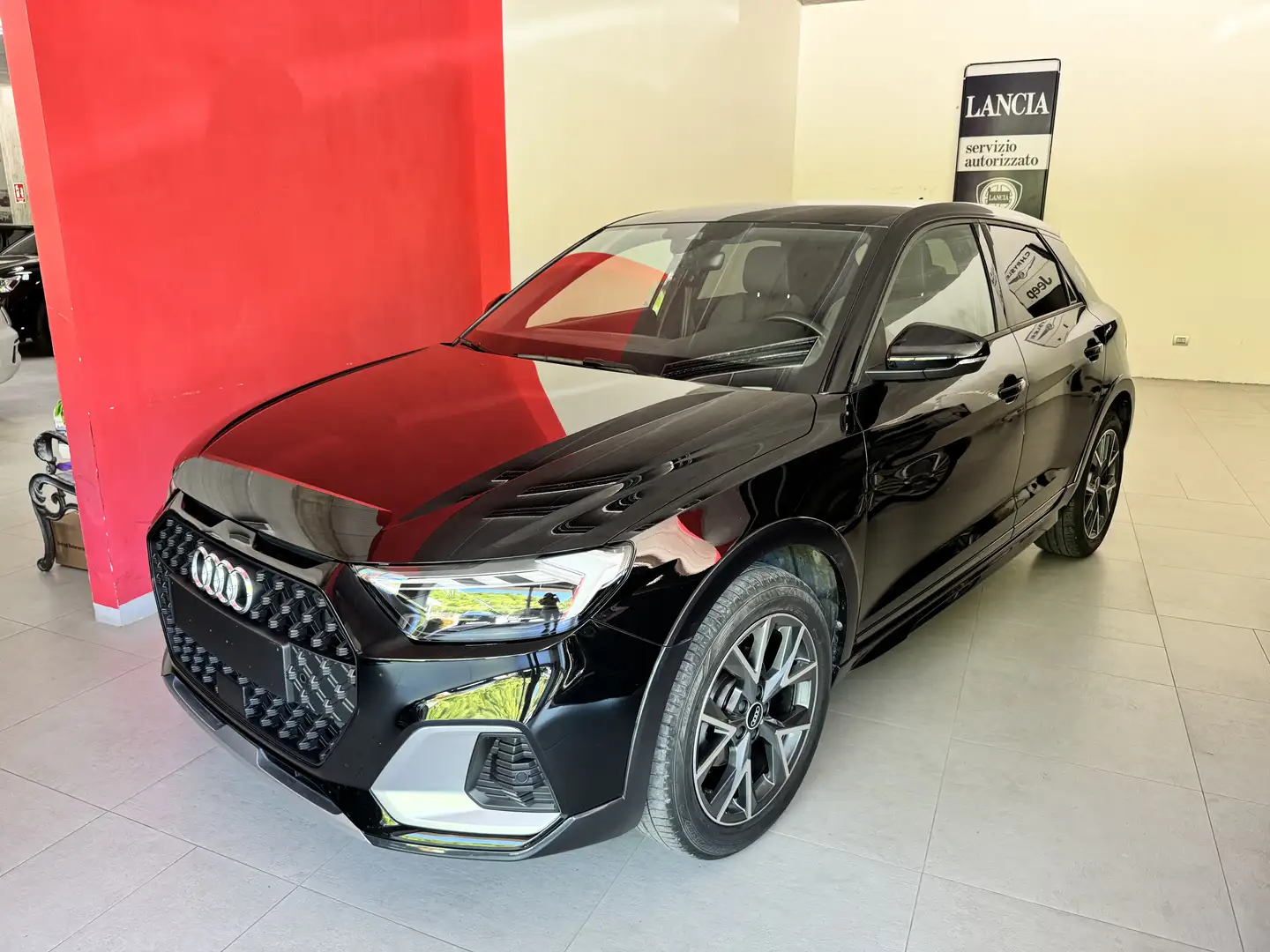 Audi A1 Citycarver 25 1.0 tfsi S Line Edition s-tronic Black - 1