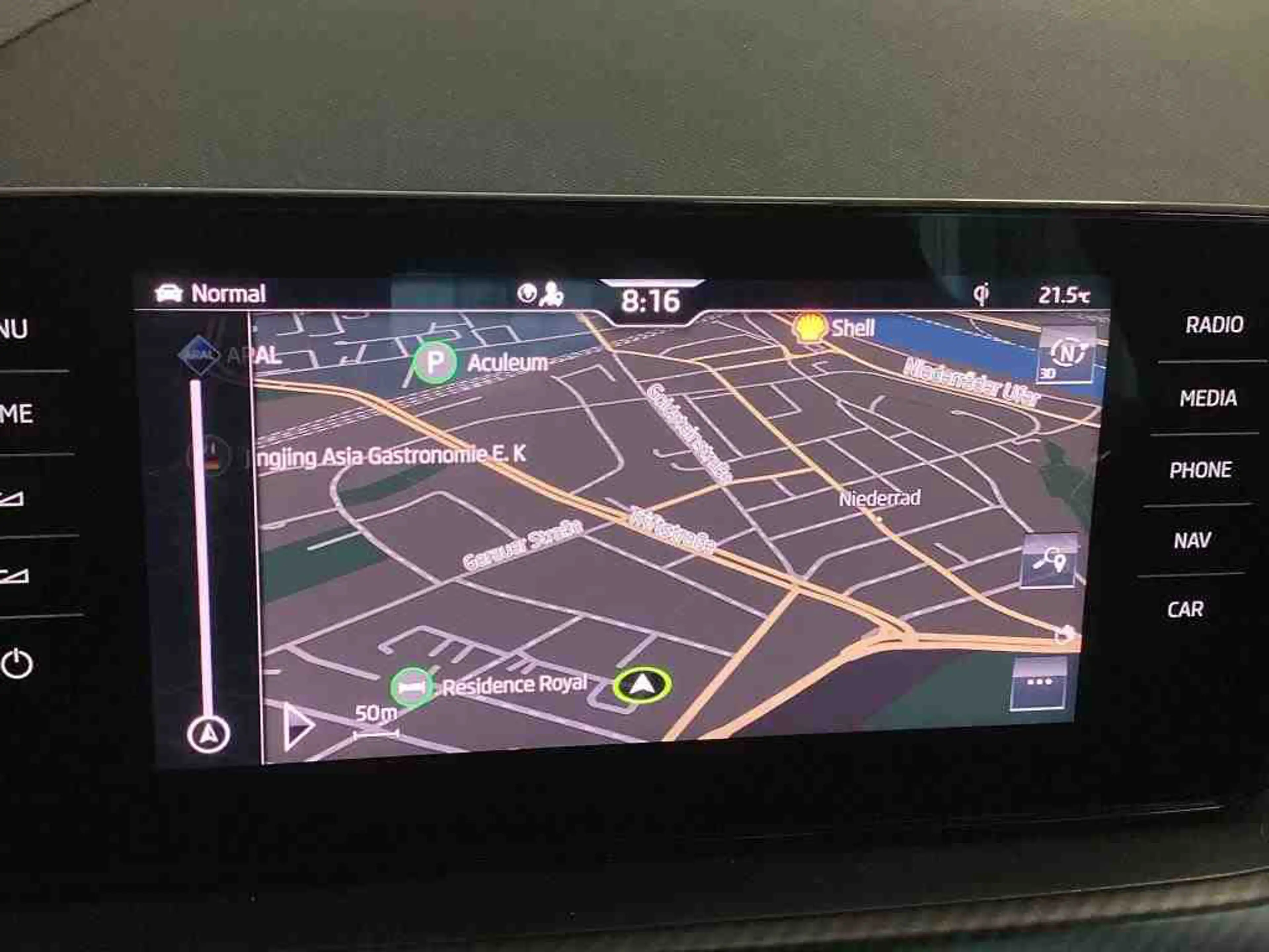 Skoda Scala — photo 8