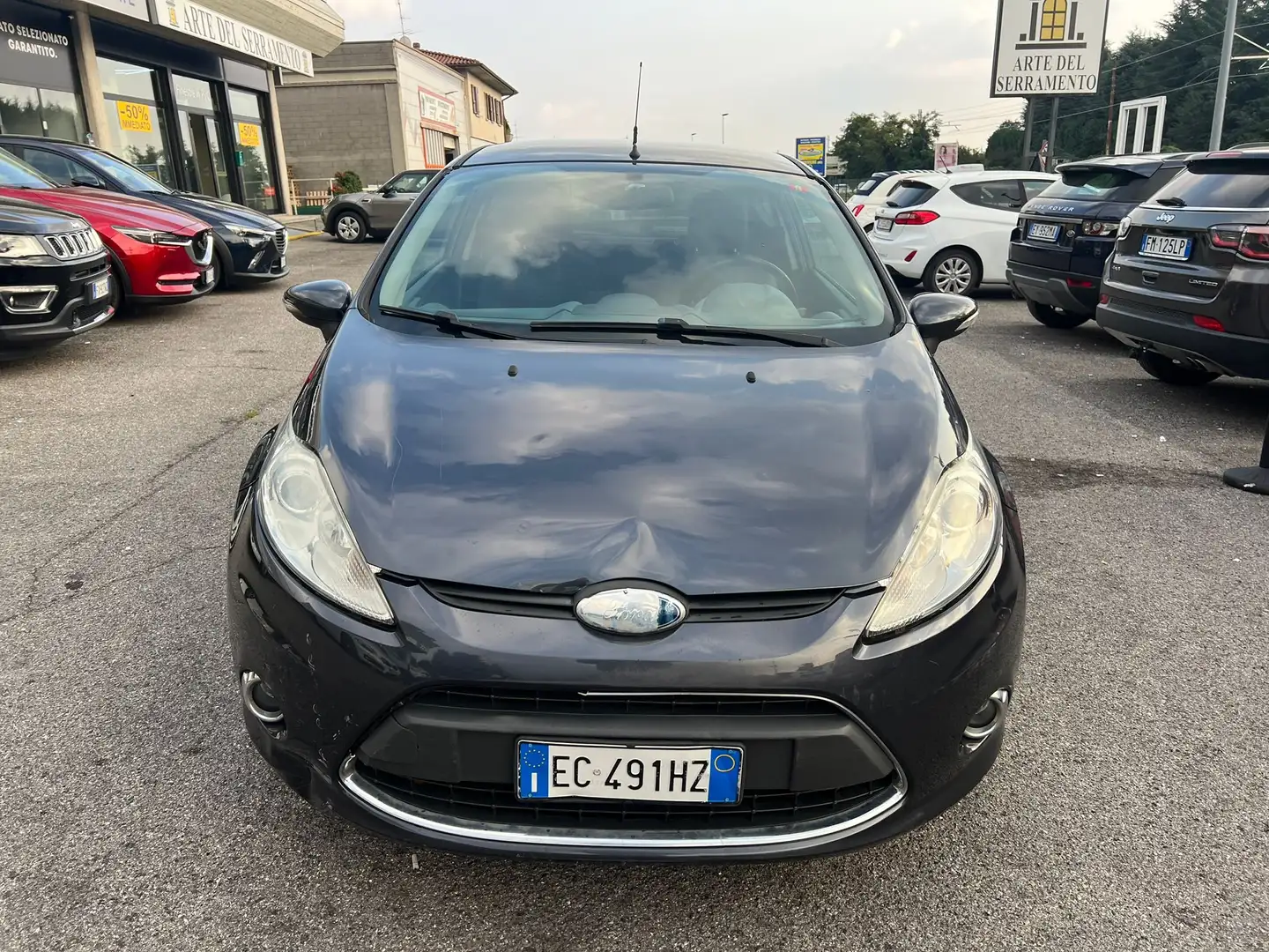 Ford Fiesta 2010 3p 1.2 16v Titanium 82cv E5 Gris - 2