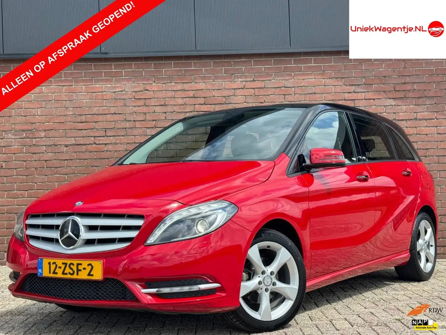 Mercedes-Benz B 180 | NL-AUTO! | NAVI! | TREKHAAK! Rood - 1