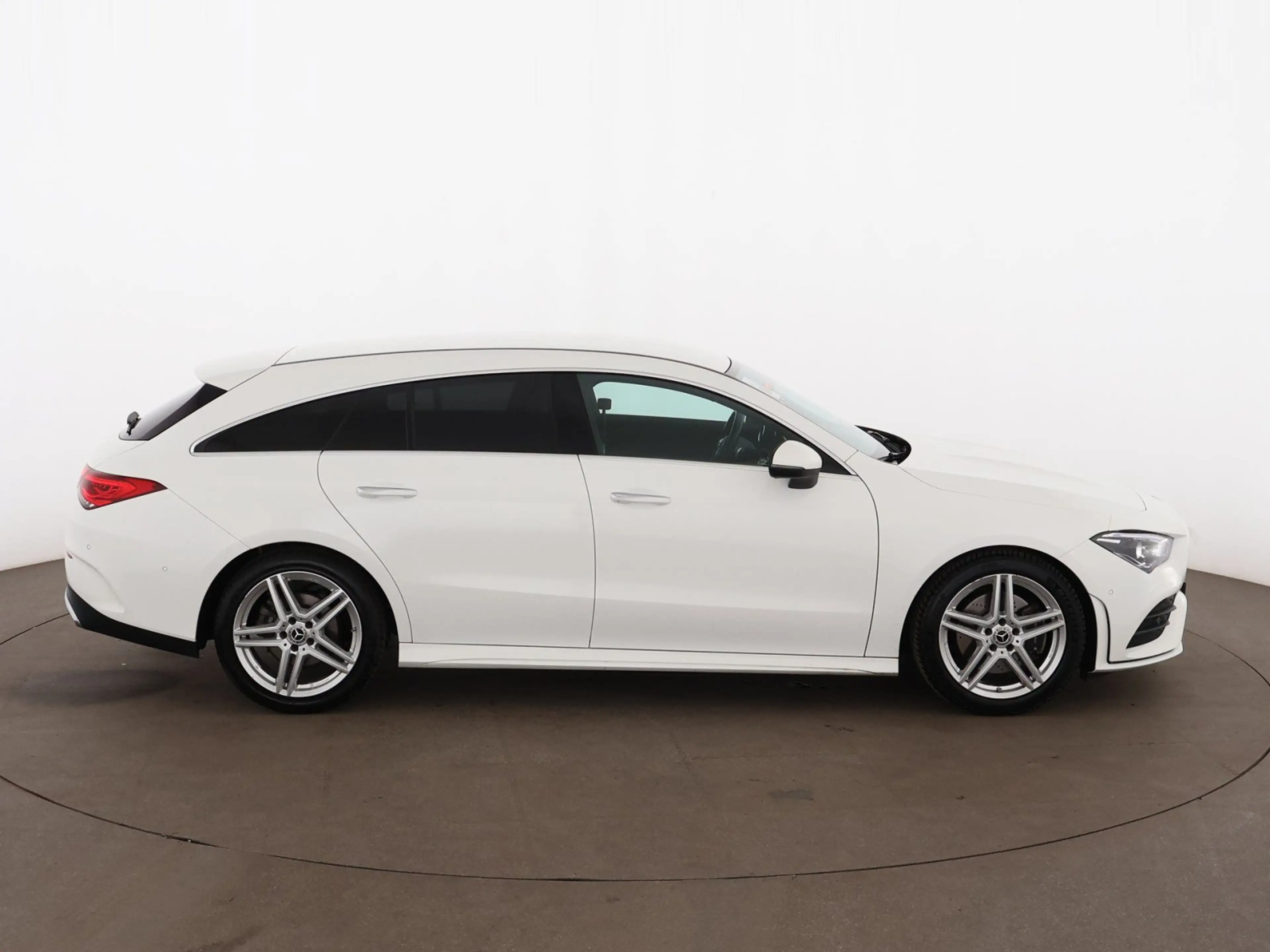 Mercedes-Benz CLA 220 d Shooting Brake AMG-Line Aut LED AHK — photo 9