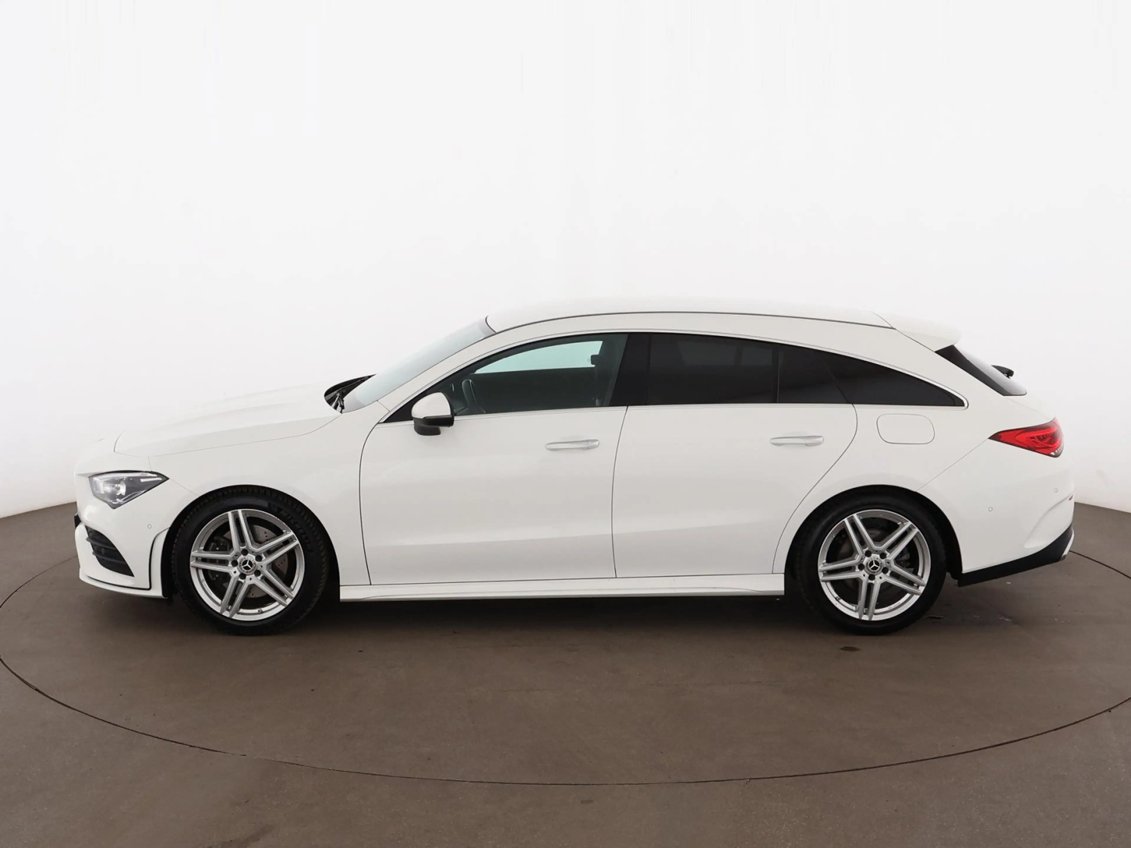 Mercedes-Benz CLA 220 d Shooting Brake AMG-Line Aut LED AHK — photo 5