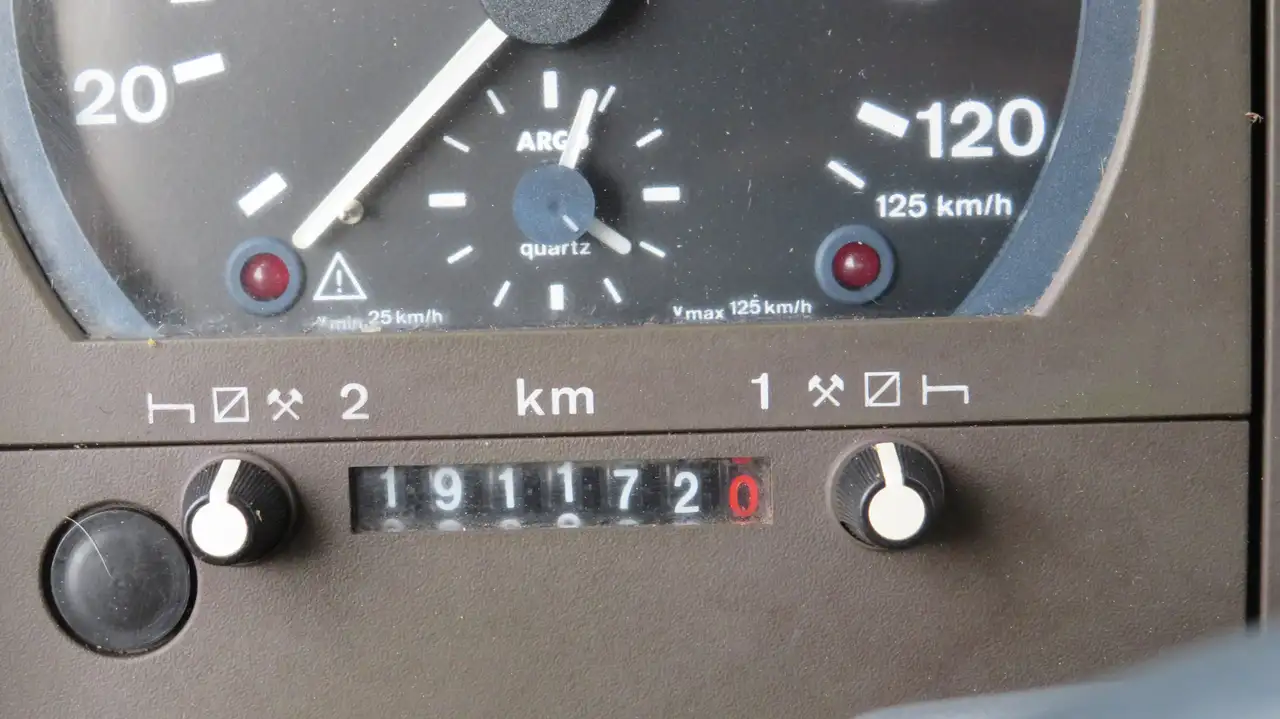 Mercedes-Benz 1307 Mefa für bis zu 6 Pferde, foto 9