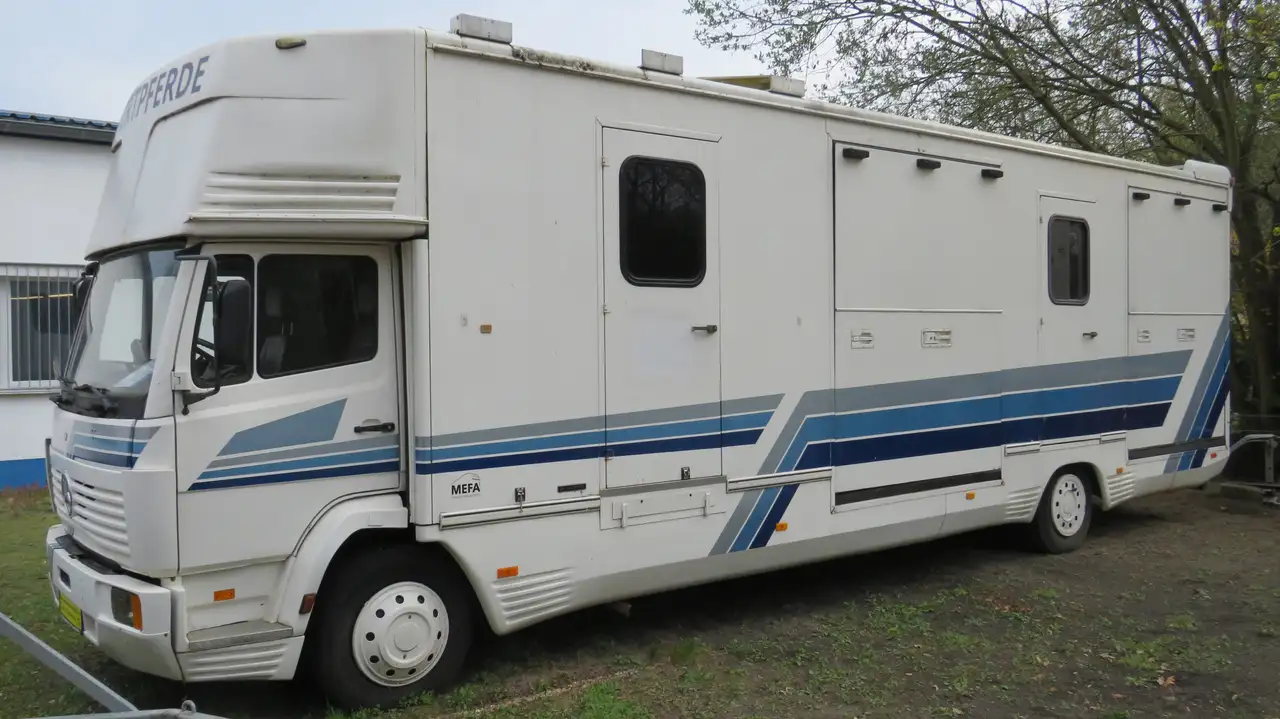Mercedes-Benz 1307 Mefa für bis zu 6 Pferde, foto 3