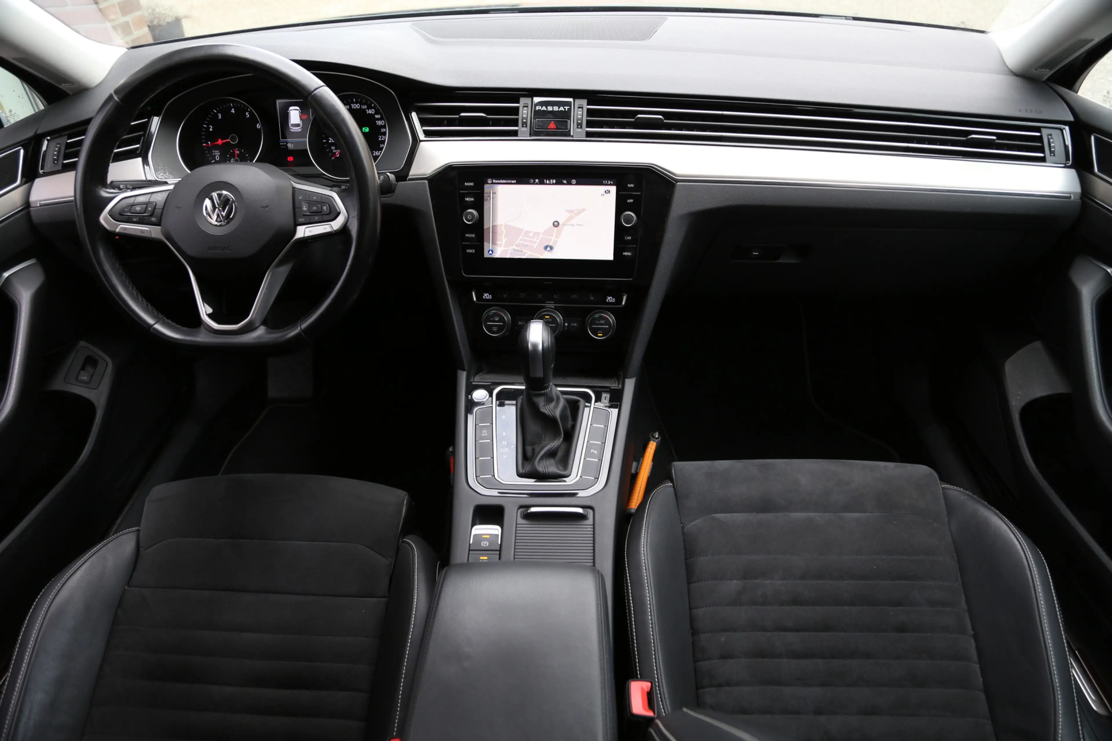 Volkswagen Passat Variant 1.5 TSI Elegance DSG Navi Camera LED ACC — photo 5