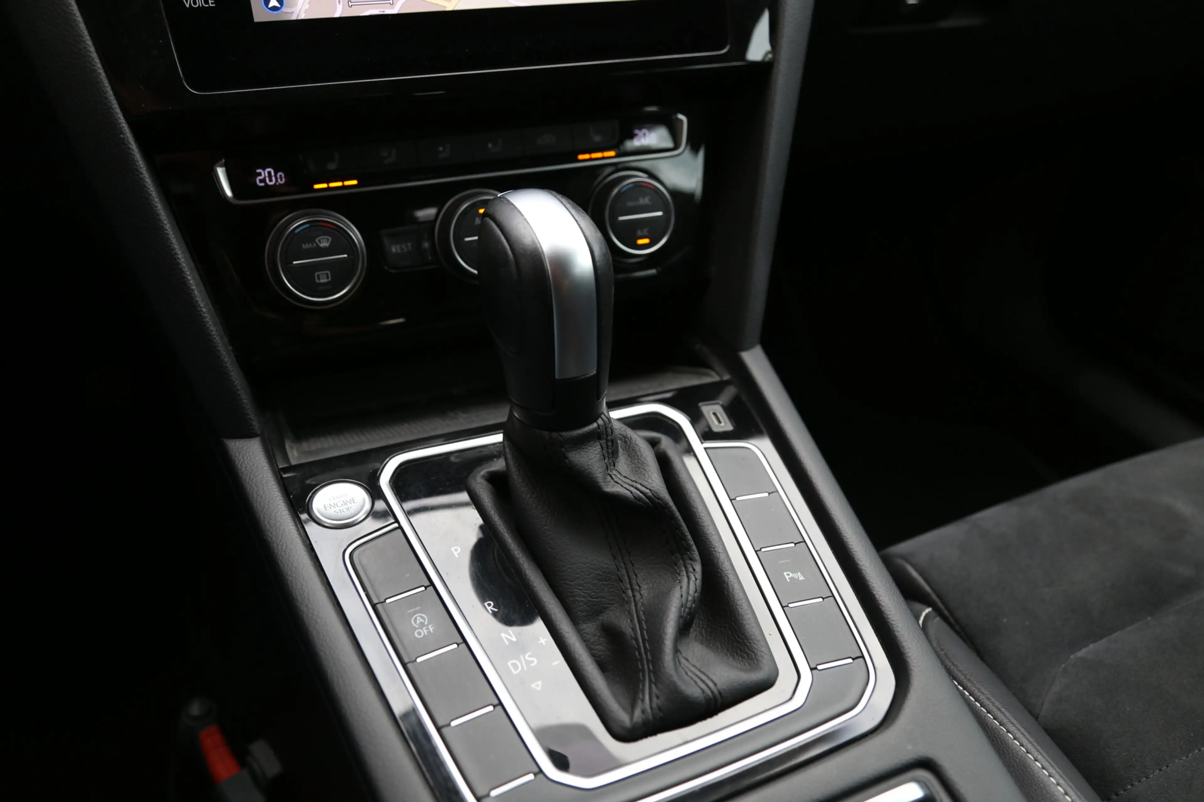 Volkswagen Passat Variant 1.5 TSI Elegance DSG Navi Camera LED ACC — photo 10