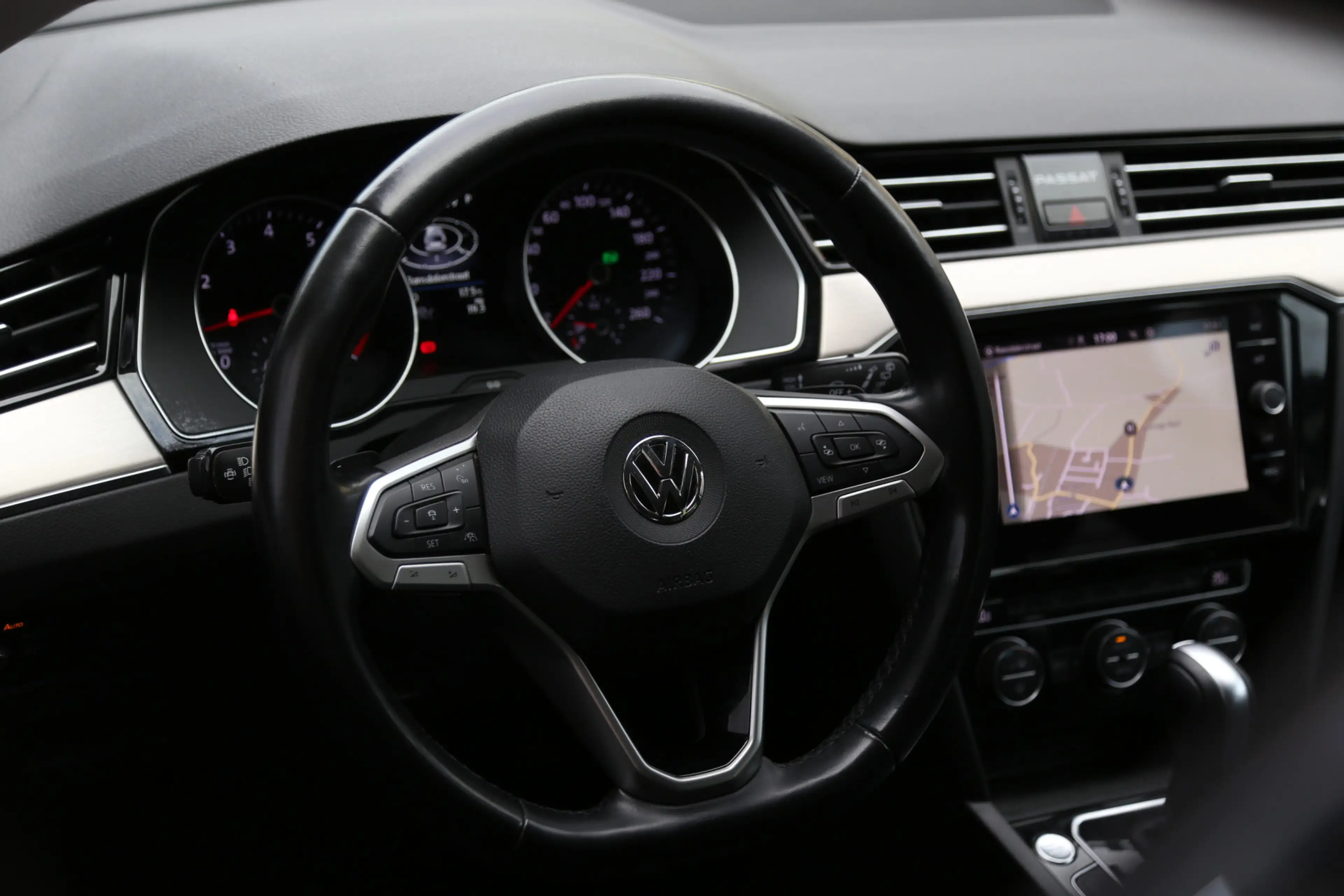 Volkswagen Passat Variant 1.5 TSI Elegance DSG Navi Camera LED ACC — photo 9