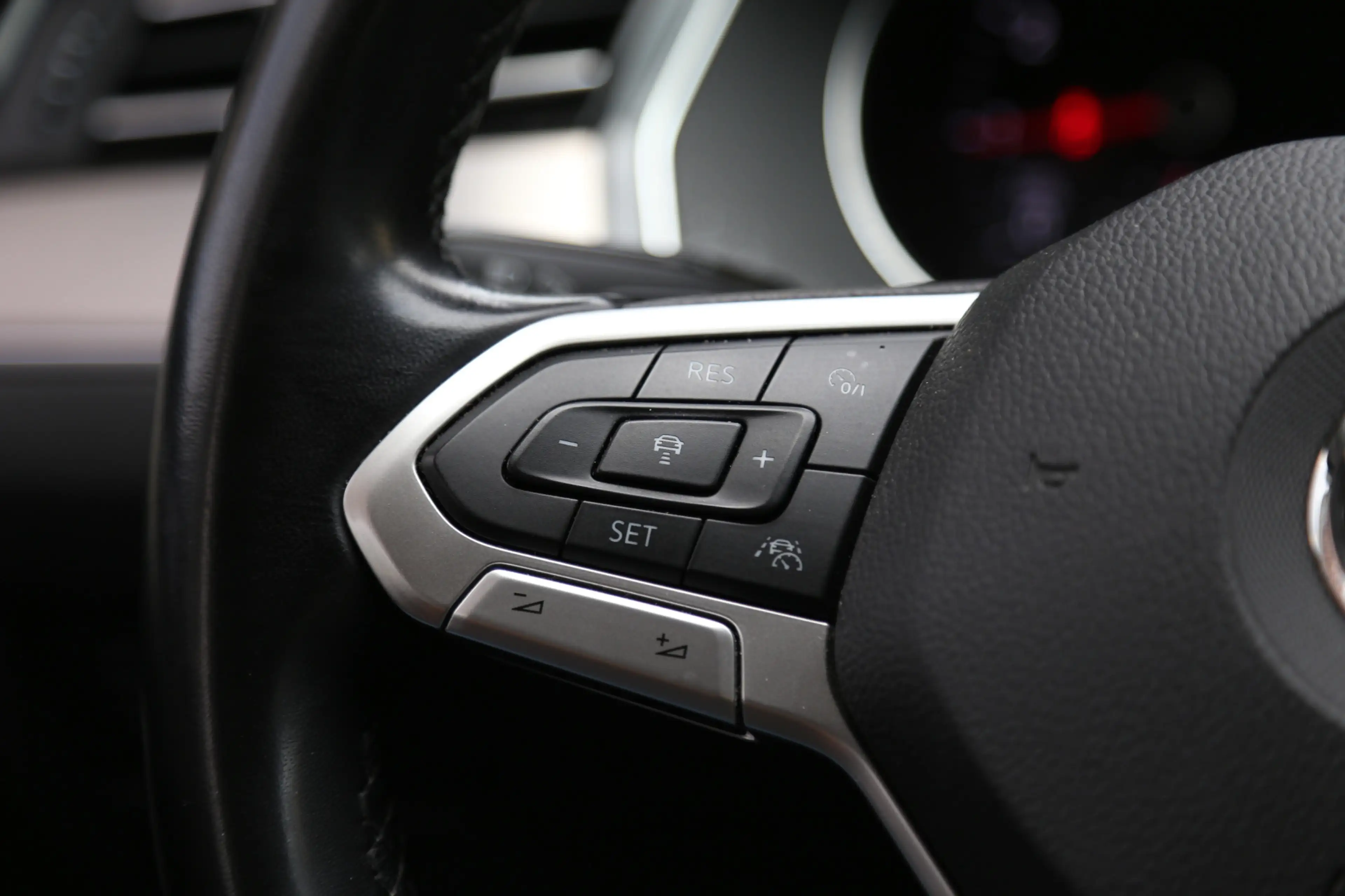 Volkswagen Passat Variant 1.5 TSI Elegance DSG Navi Camera LED ACC — photo 12