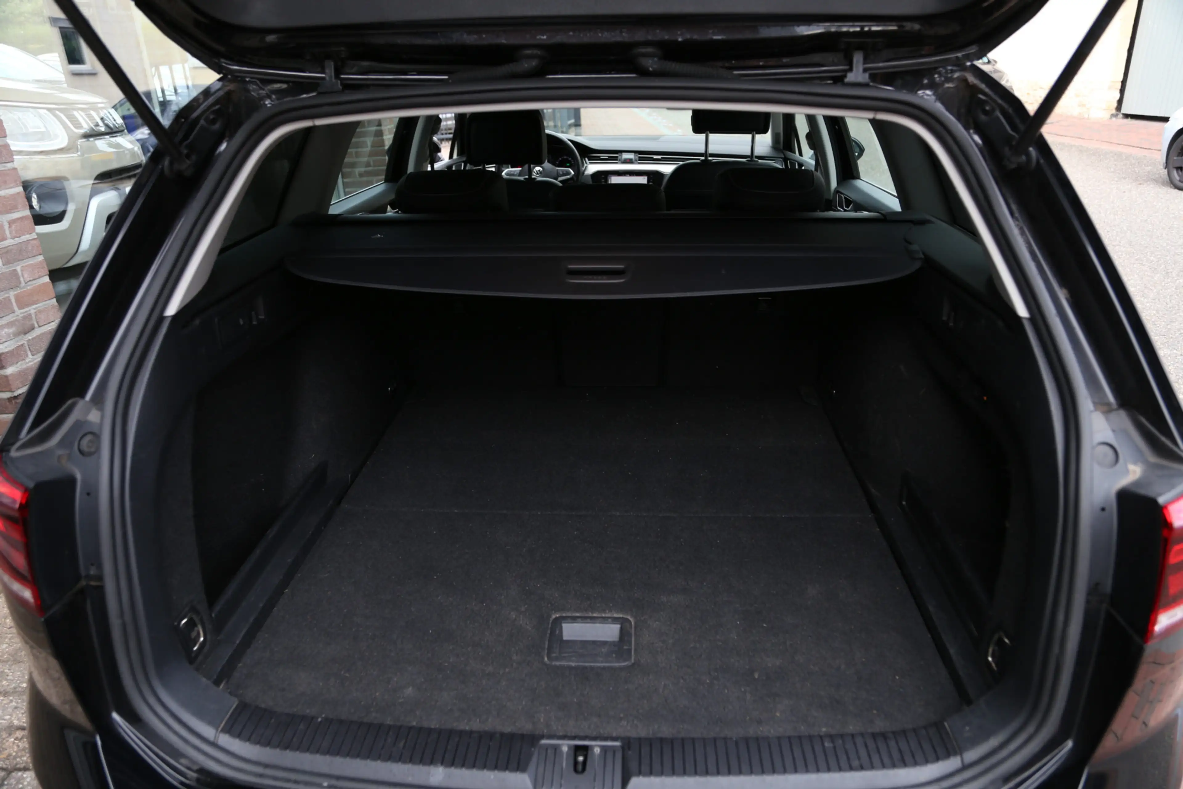 Volkswagen Passat Variant 1.5 TSI Elegance DSG Navi Camera LED ACC — photo 14